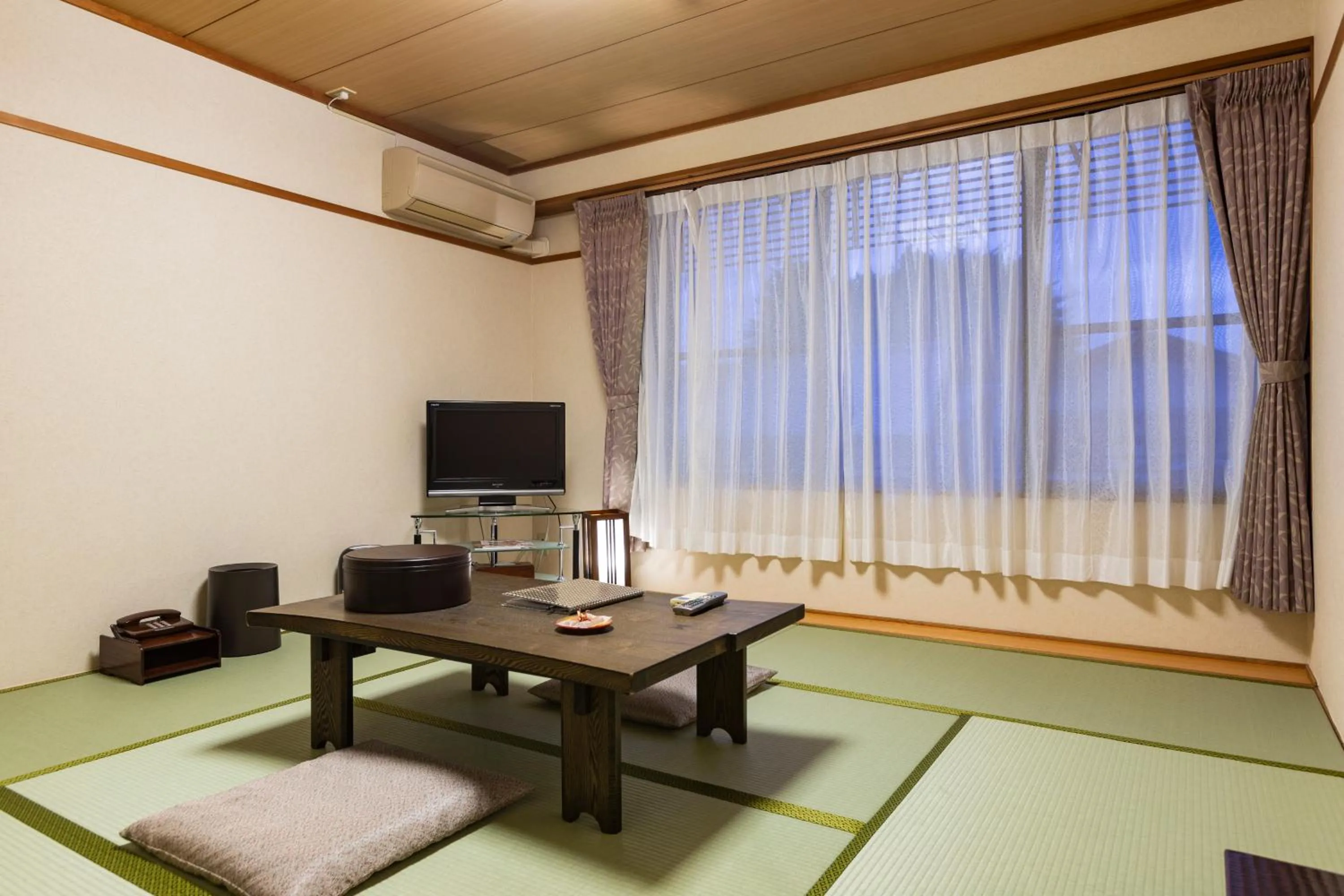 Photo of the whole room in Kyoto Higashiyamaso