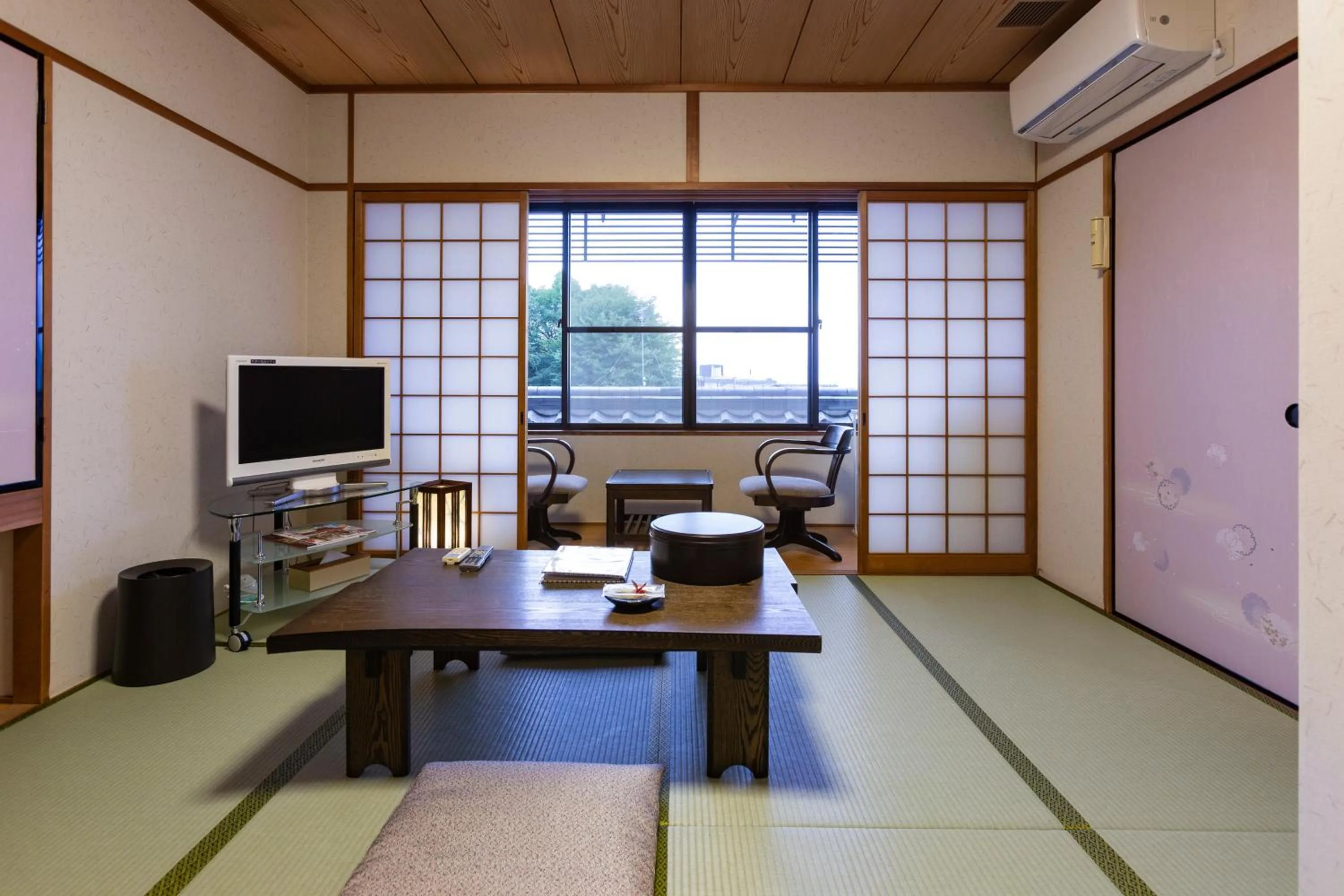 Photo of the whole room in Kyoto Higashiyamaso