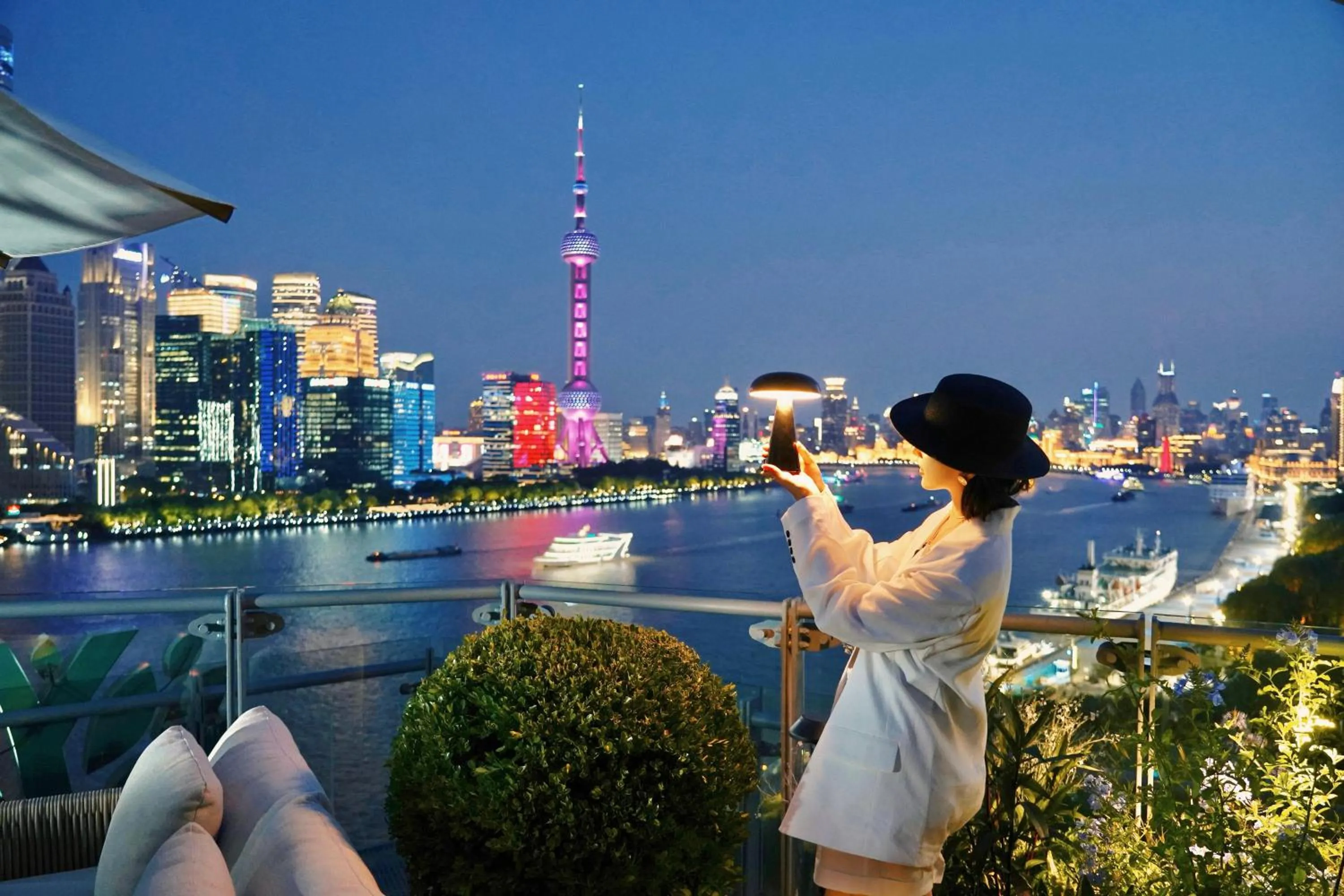 Balcony/Terrace in Banyantree Shanghai On the Bund - Tales rooftop bar boasts a jaw-dropping panoramic vista