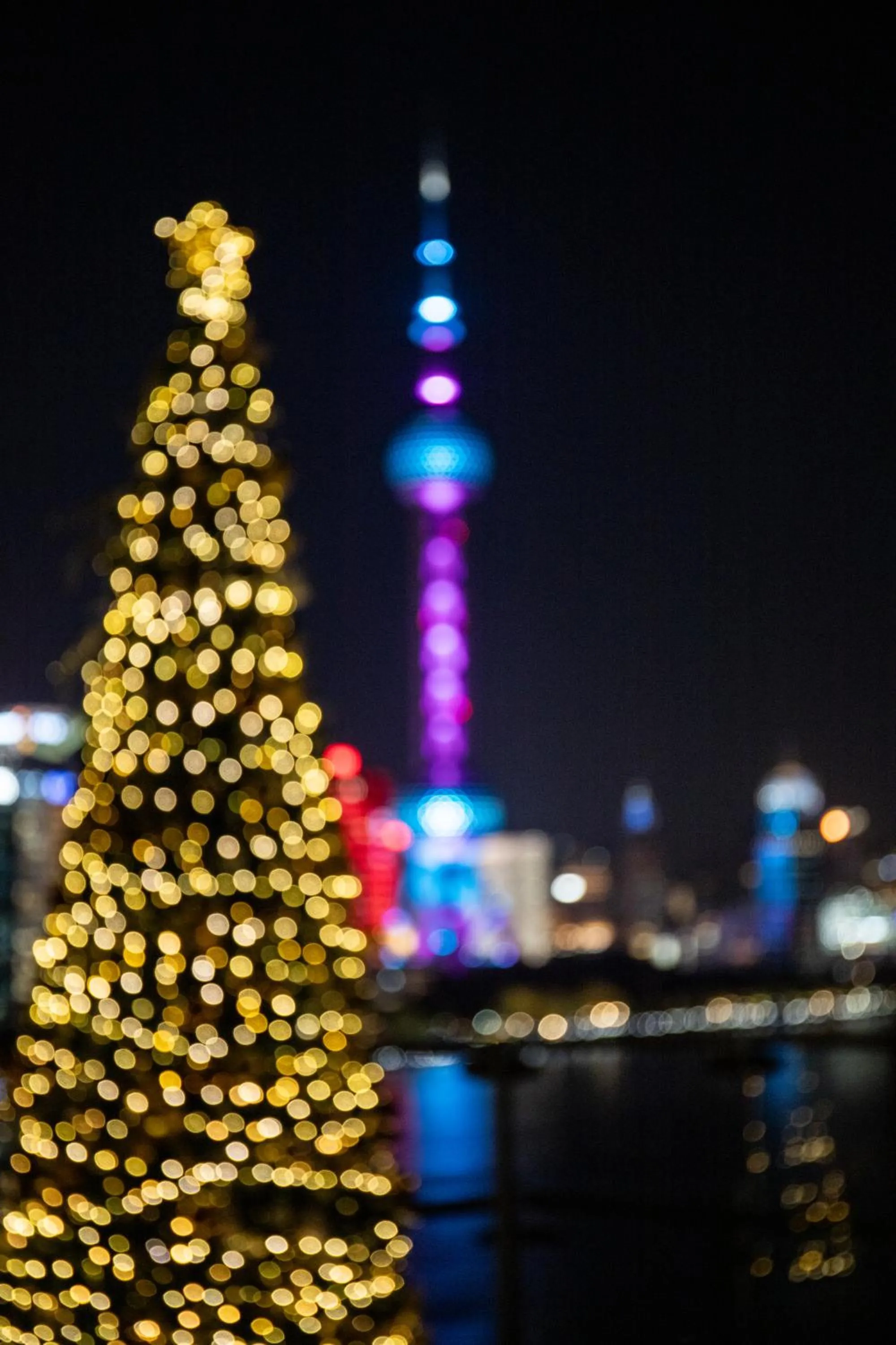Night in Banyantree Shanghai On the Bund - Tales rooftop bar boasts a jaw-dropping panoramic vista