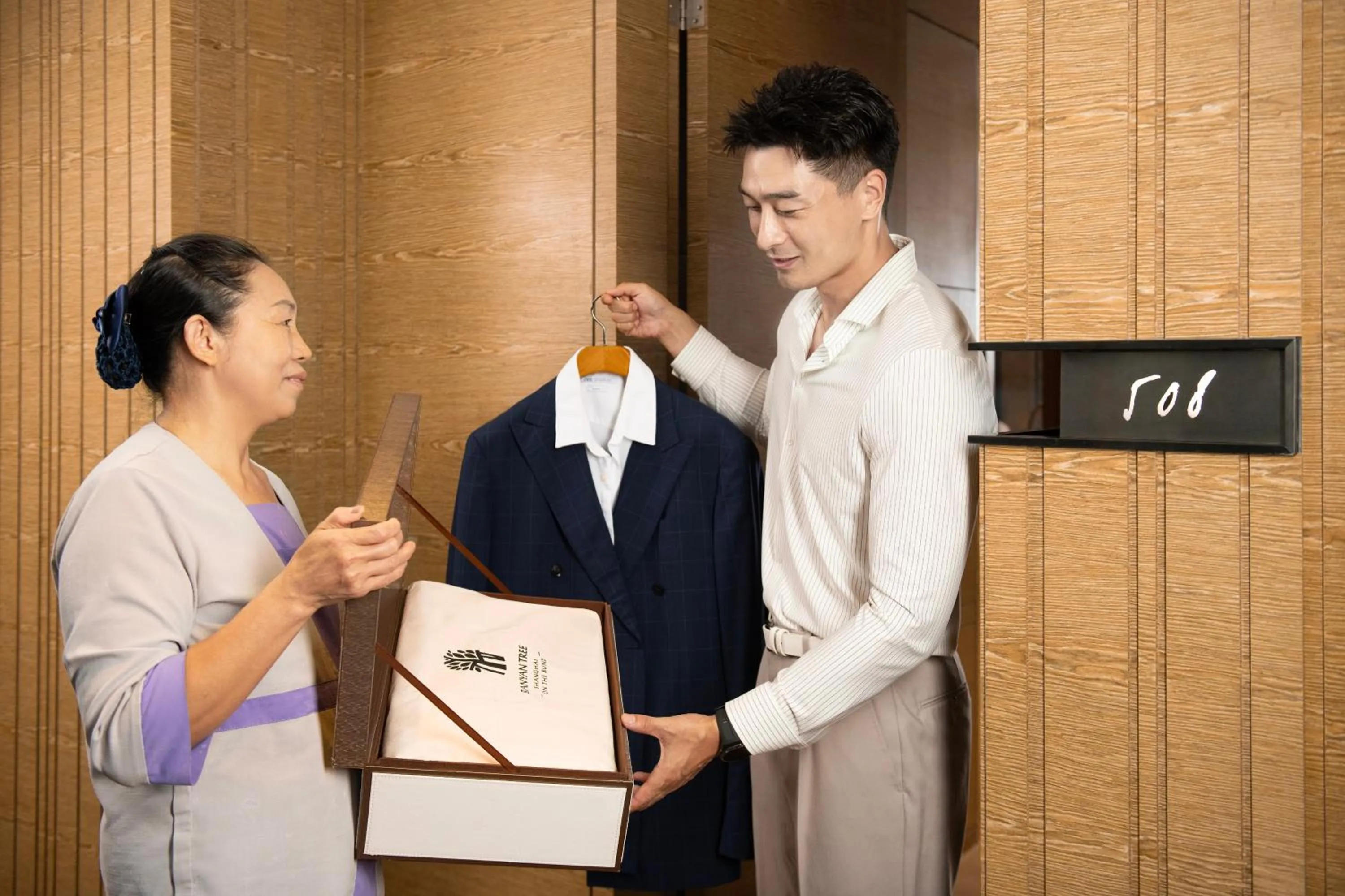 VIP in Banyantree Shanghai On the Bund - Tales rooftop bar boasts a jaw-dropping panoramic vista