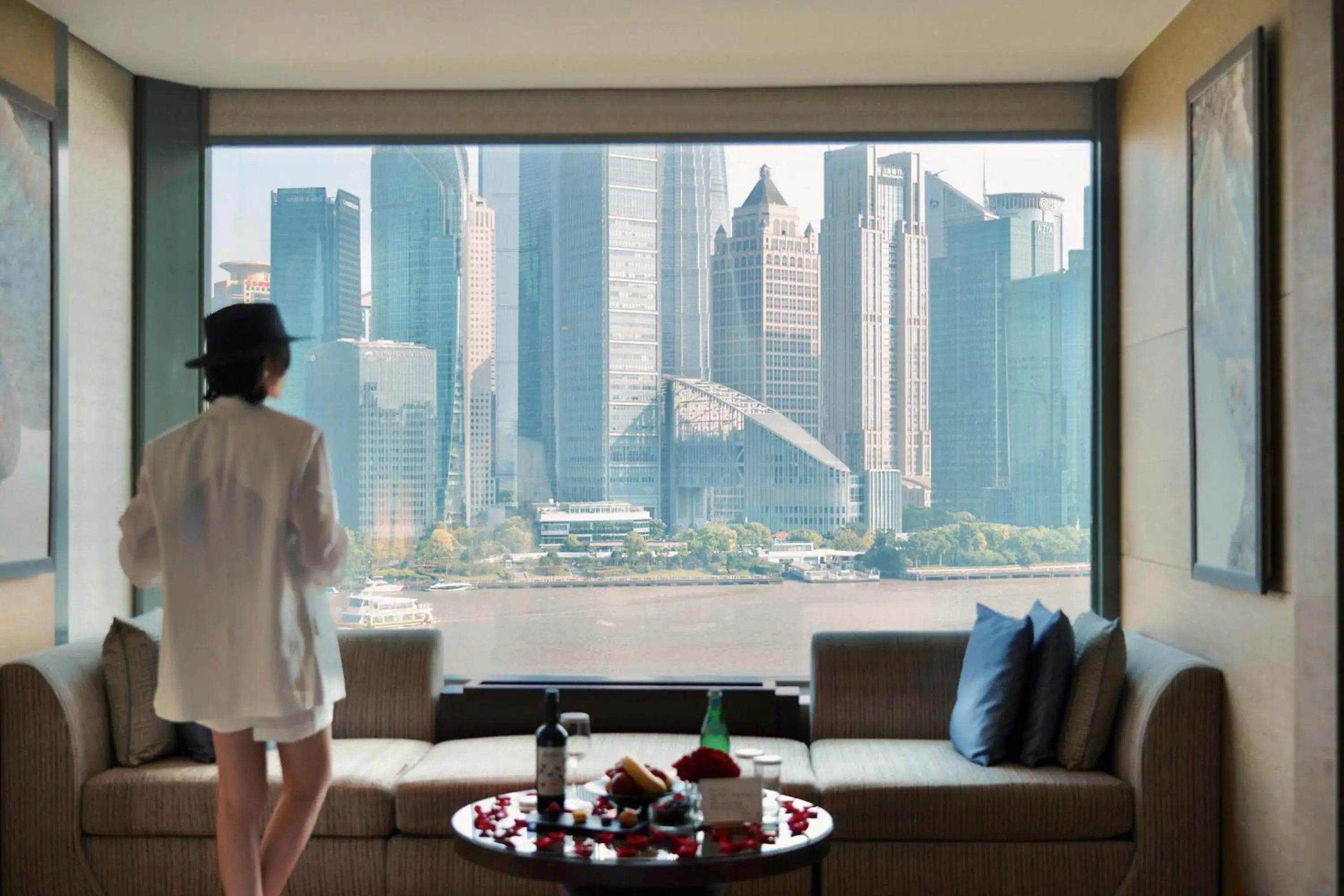 Riverside Retreat King in Banyantree Shanghai On the Bund - Tales rooftop bar boasts a jaw-dropping panoramic vista Riverside Retreat King in Banyantree Shanghai On the Bund - Tales rooftop bar boasts a jaw-dropping panoramic vista