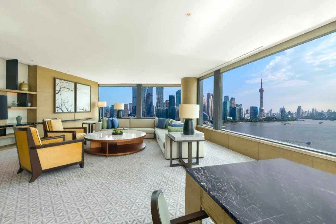 Grand Bund Suite in Banyantree Shanghai On the Bund - Tales rooftop bar boasts a jaw-dropping panoramic vista Grand Bund Suite in Banyantree Shanghai On the Bund - Tales rooftop bar boasts a jaw-dropping panoramic vista