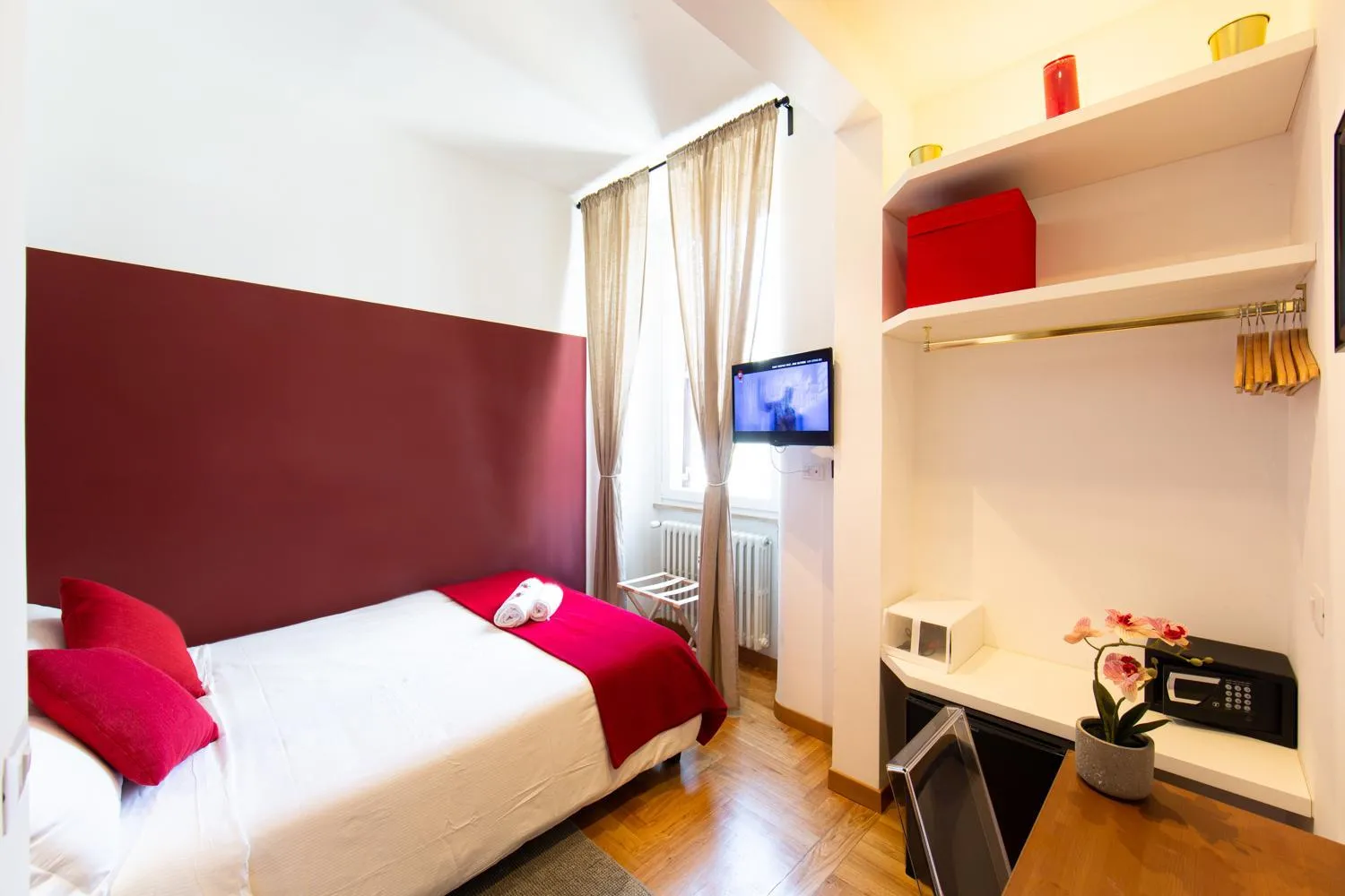 Bed in Lombardia40 Luxury Suites