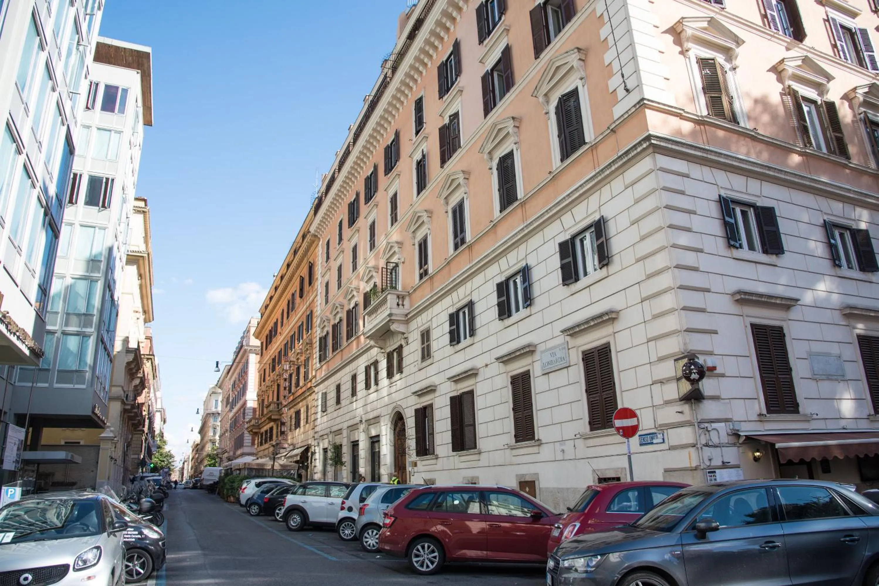Facade/entrance in Lombardia40 Luxury Suites