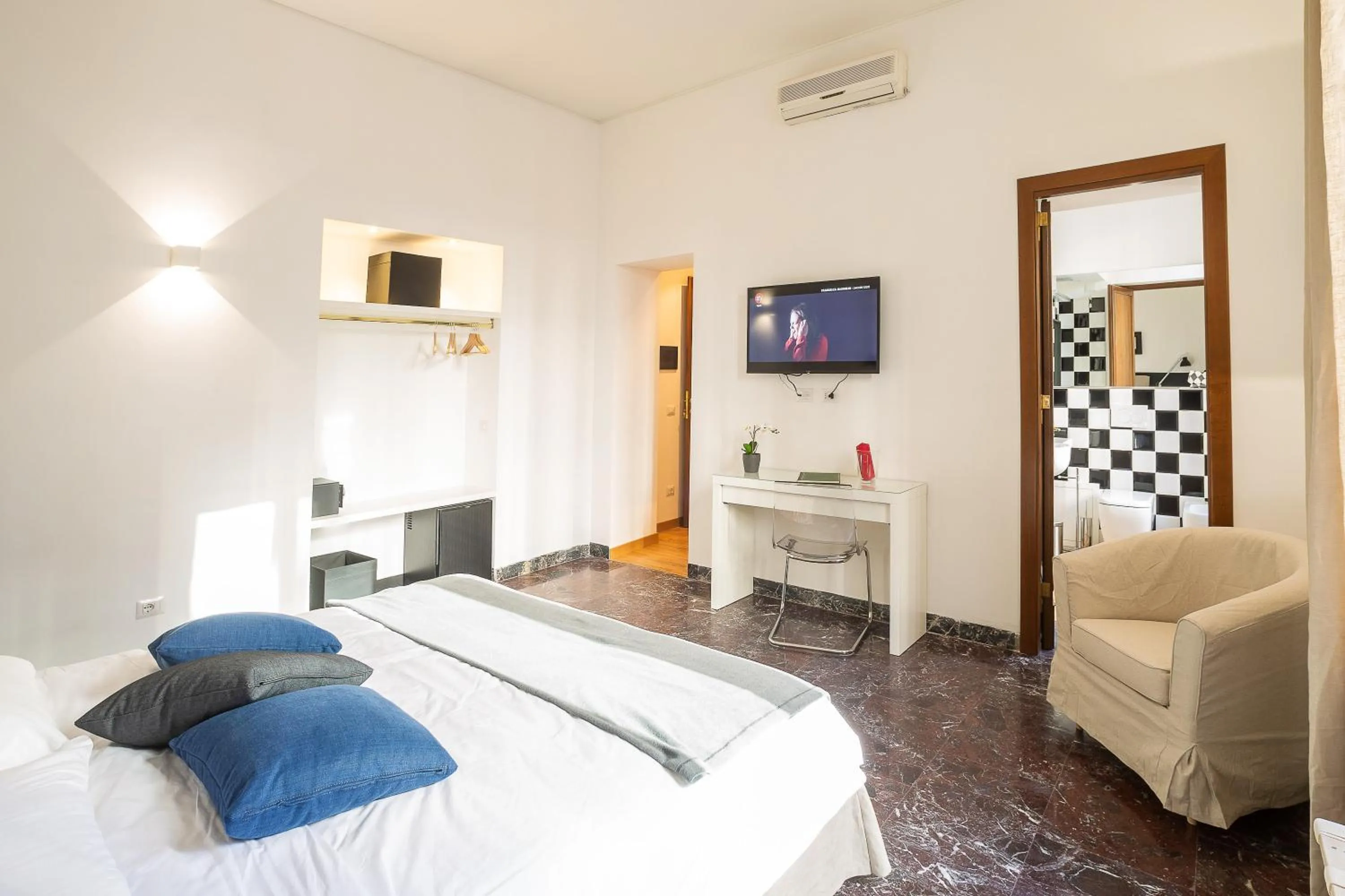 Bed in Lombardia40 Luxury Suites