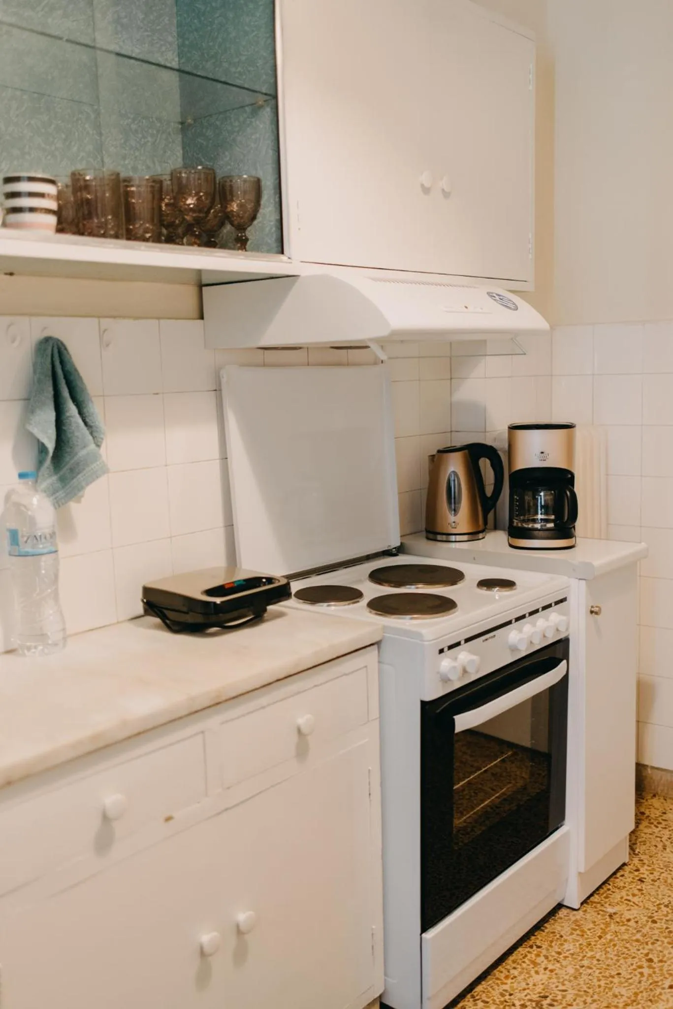 Coffee/tea facilities in BEST HOUSE, KAPODISTRIOU, PSILA ALONIA