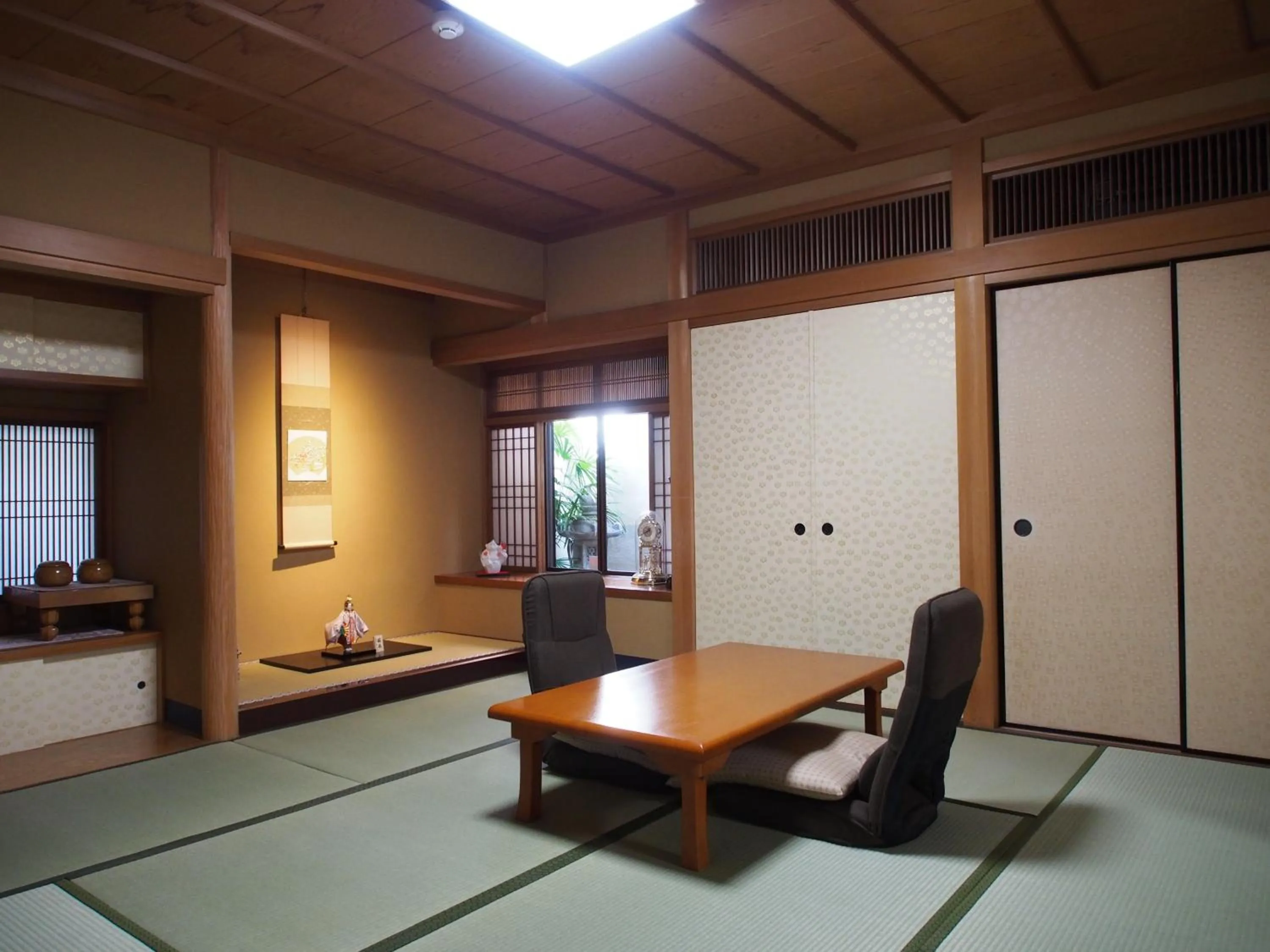 Photo of the whole room in Kamuroan
