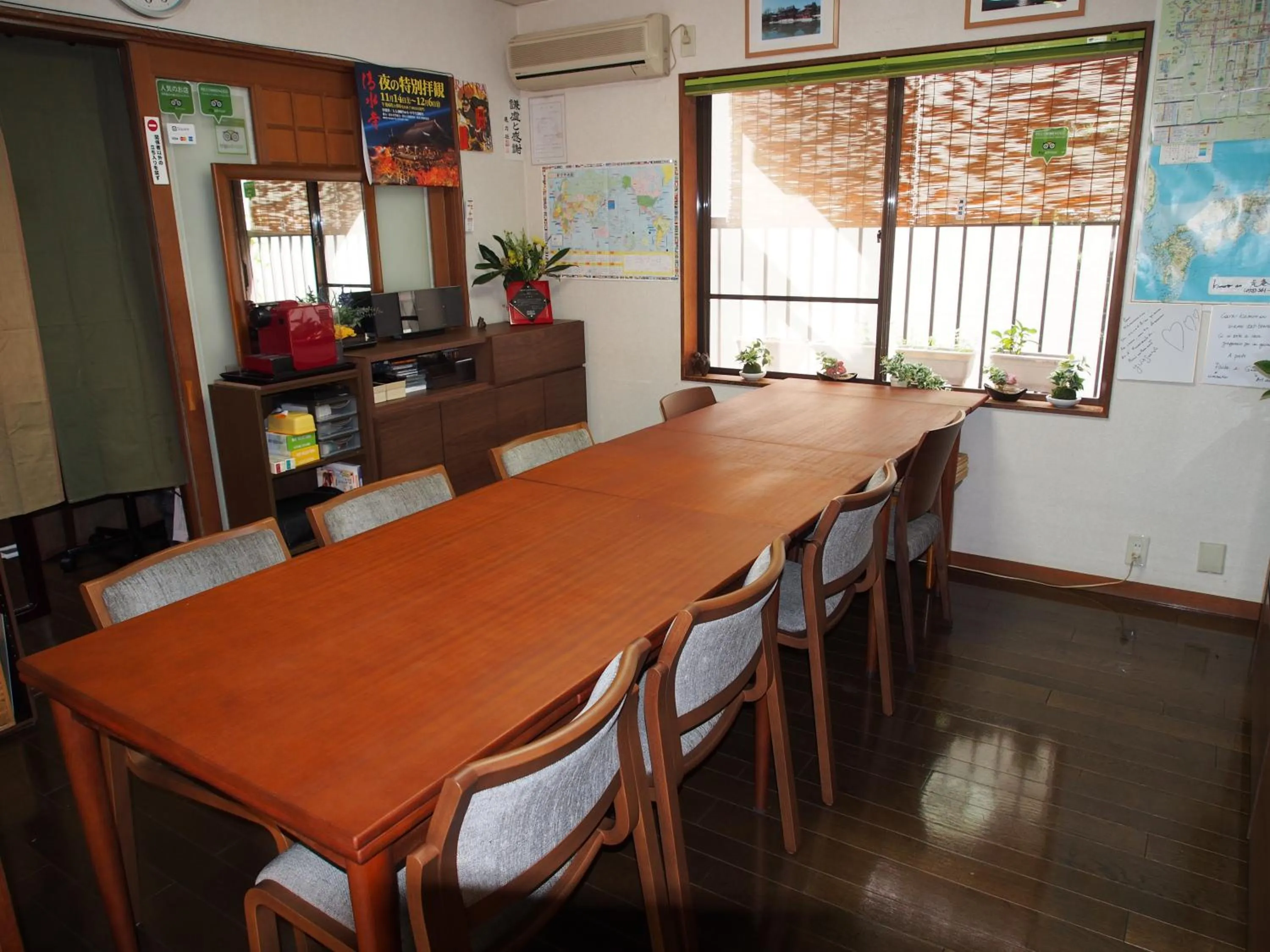 Communal lounge/ TV room in Kamuroan