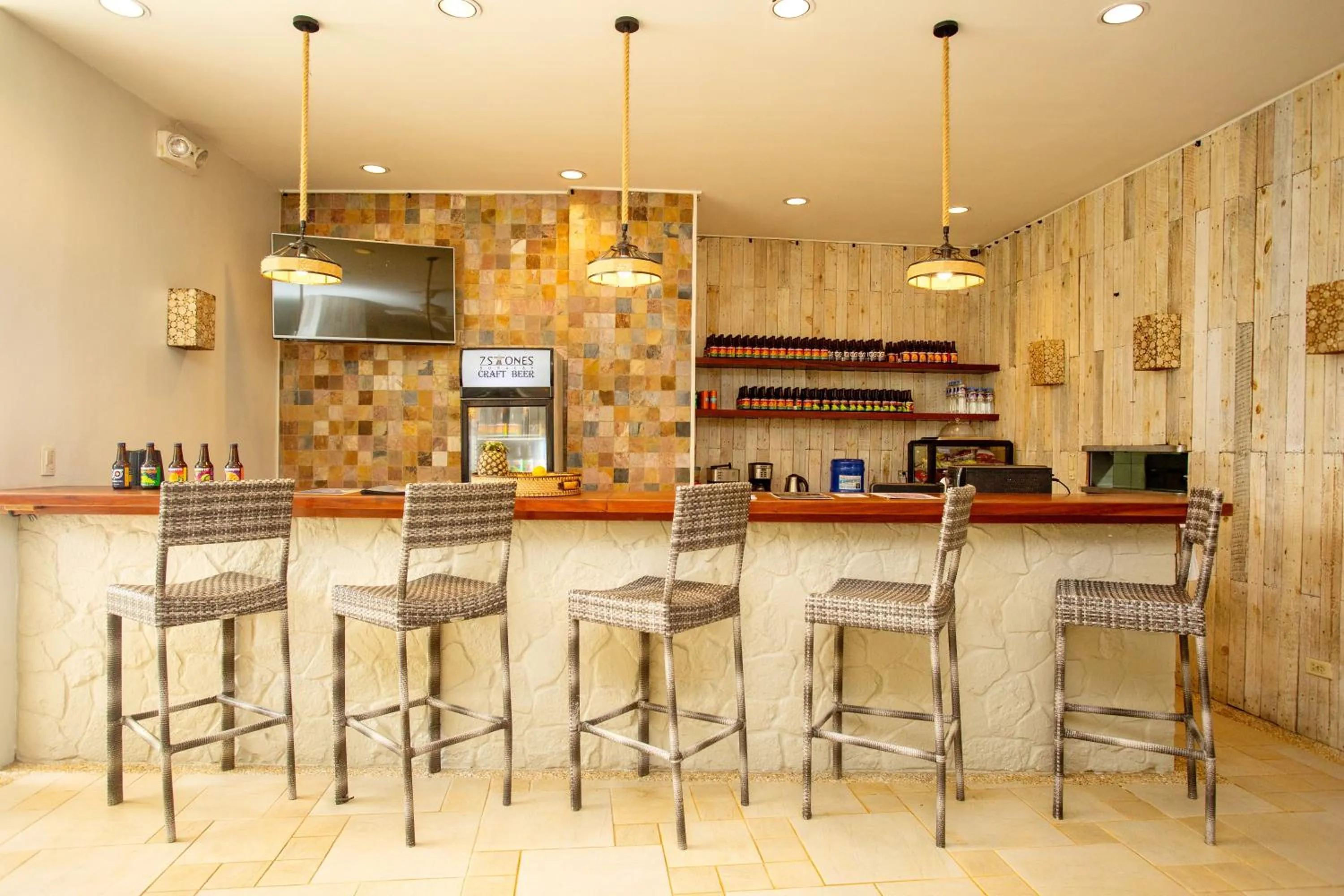 Restaurant/places to eat in 7Stones Boracay