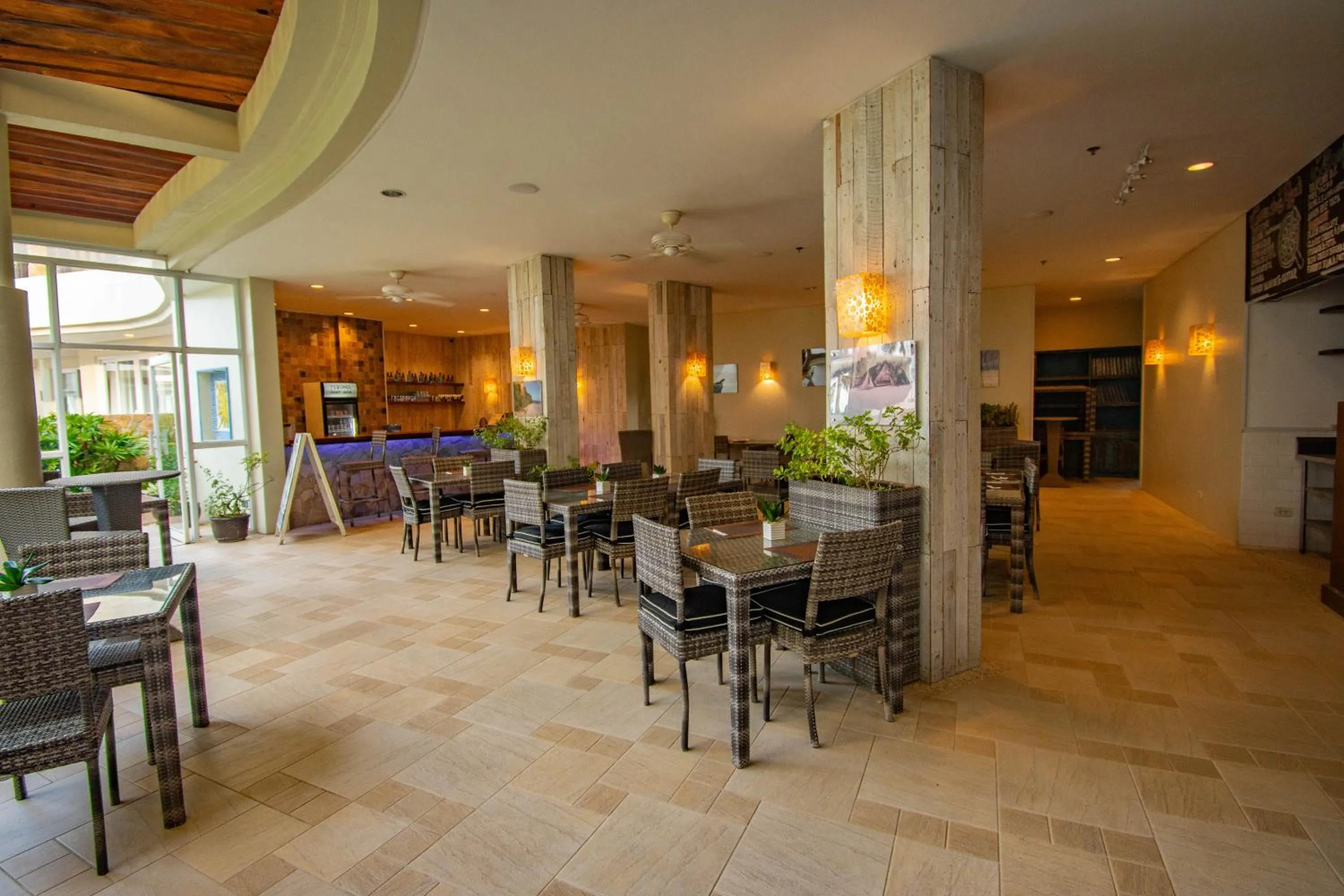 Restaurant/places to eat in 7Stones Boracay