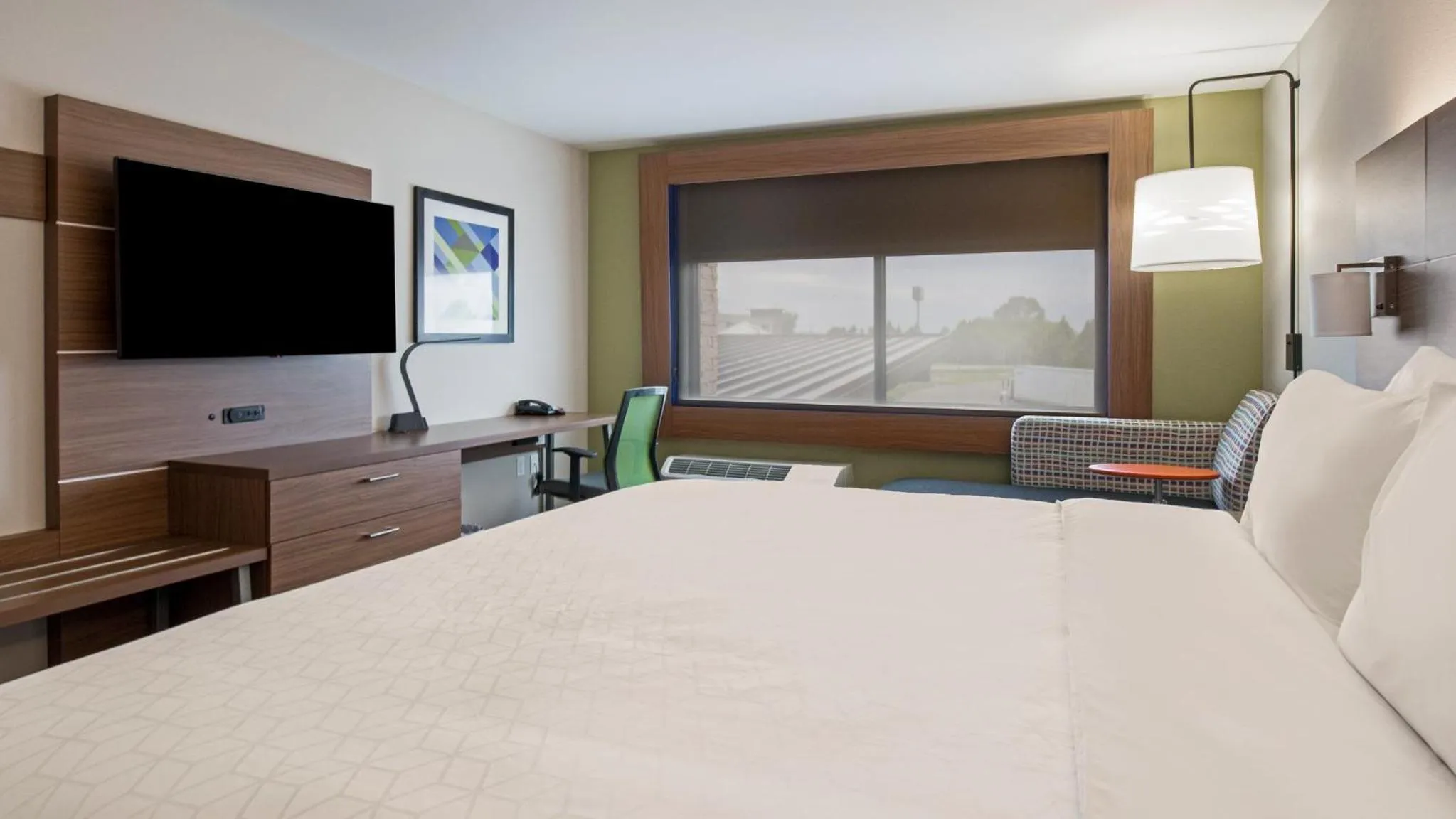 Photo of the whole room, Bed in Holiday Inn Express & Suites Racine by IHG