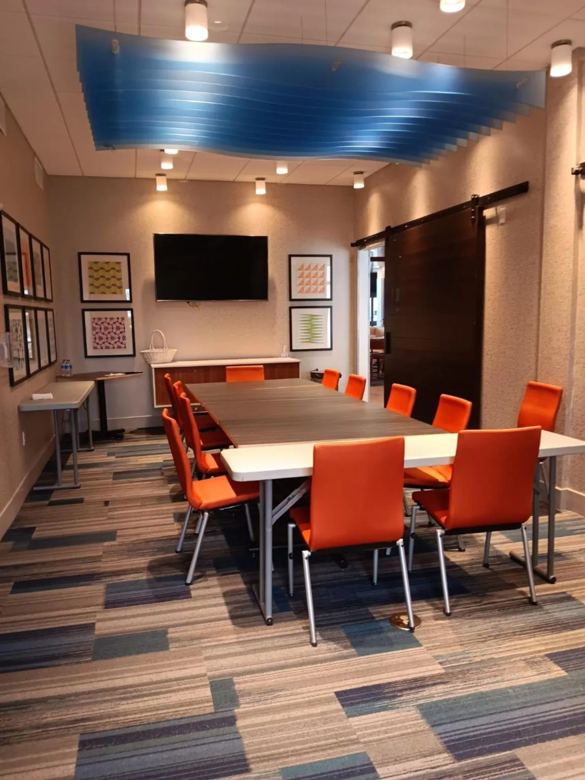 Meeting/conference room in Holiday Inn Express & Suites Racine by IHG