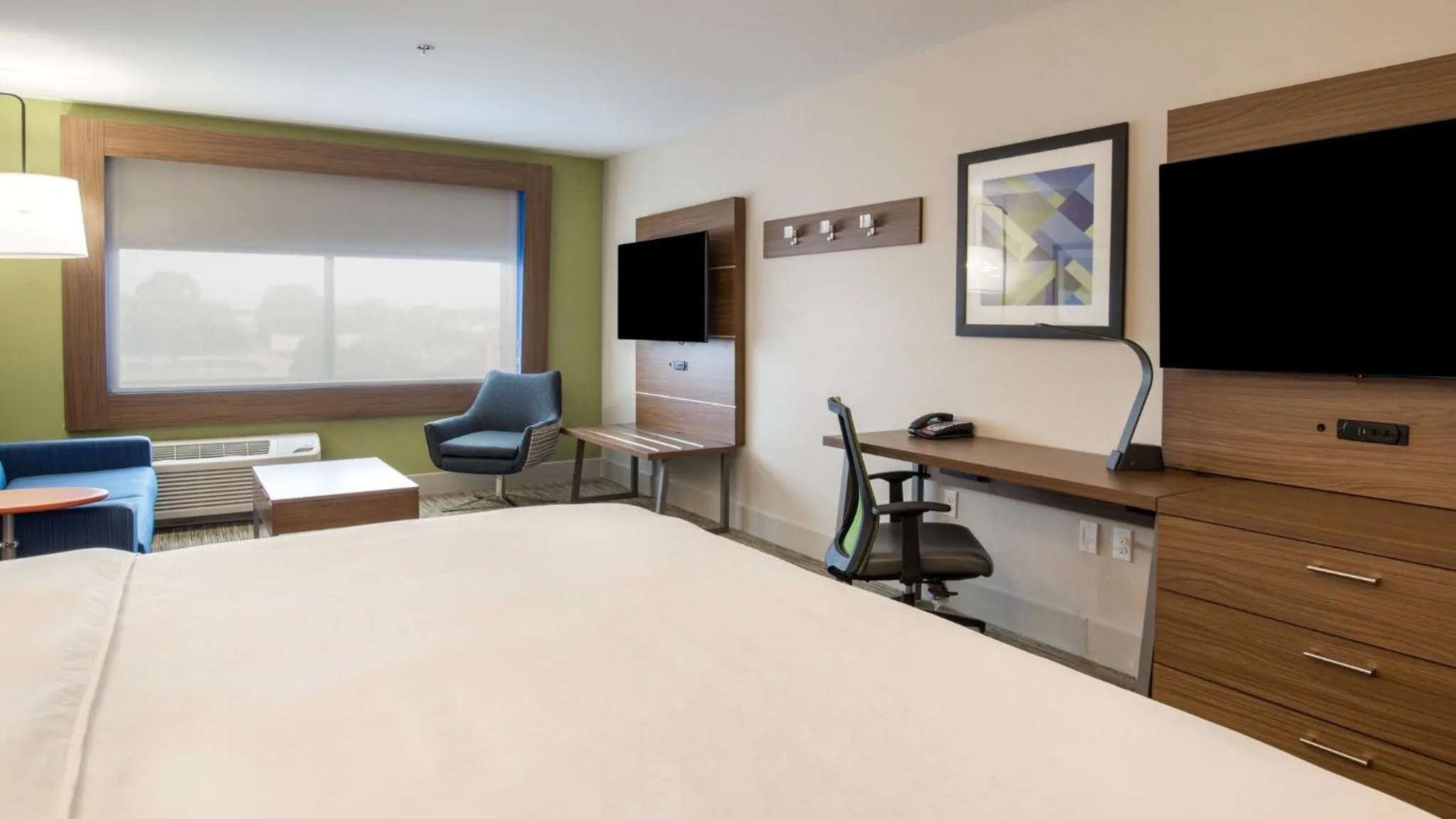 Photo of the whole room, Bed in Holiday Inn Express & Suites Racine by IHG