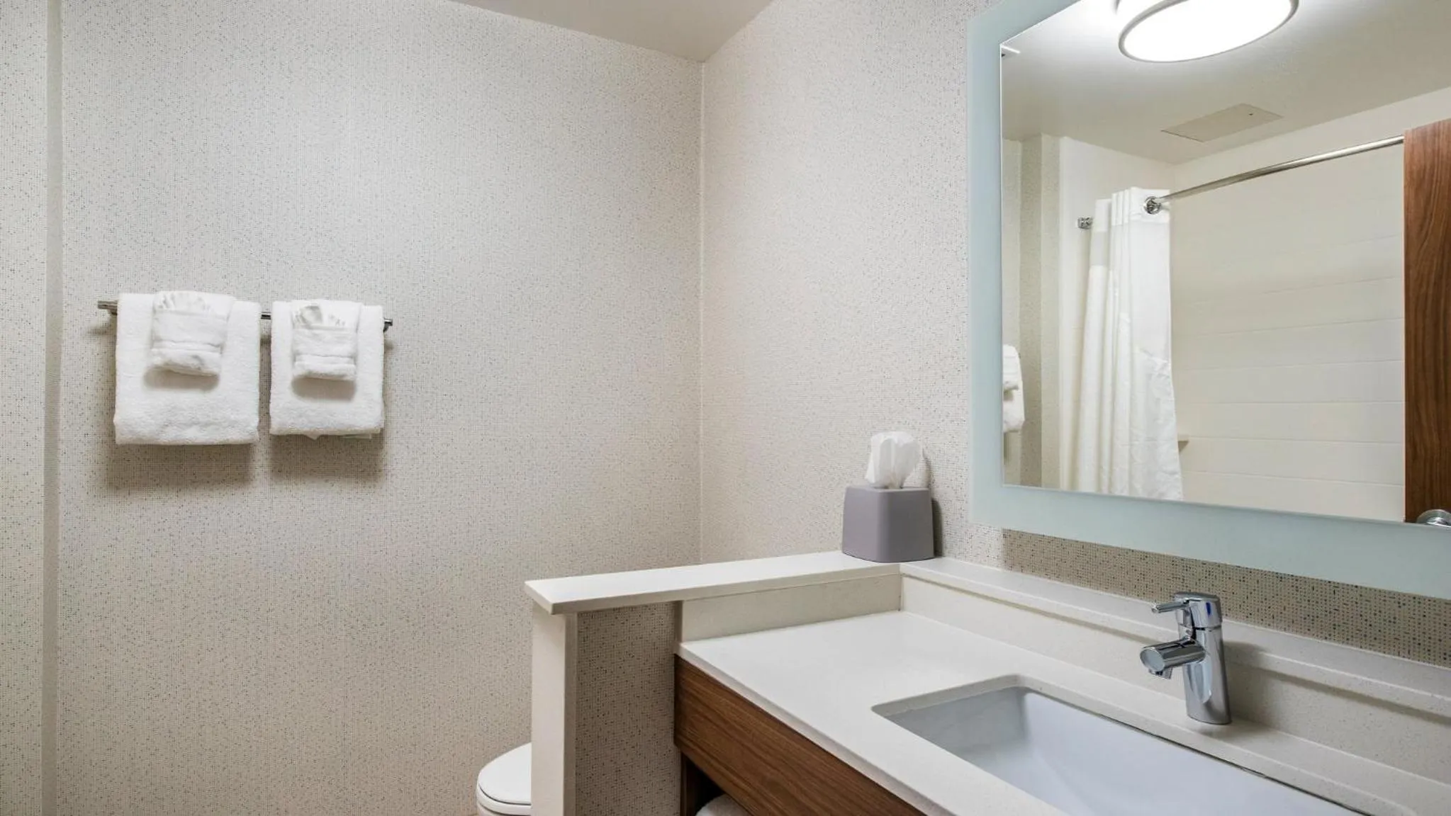 Photo of the whole room in Holiday Inn Express & Suites Racine by IHG