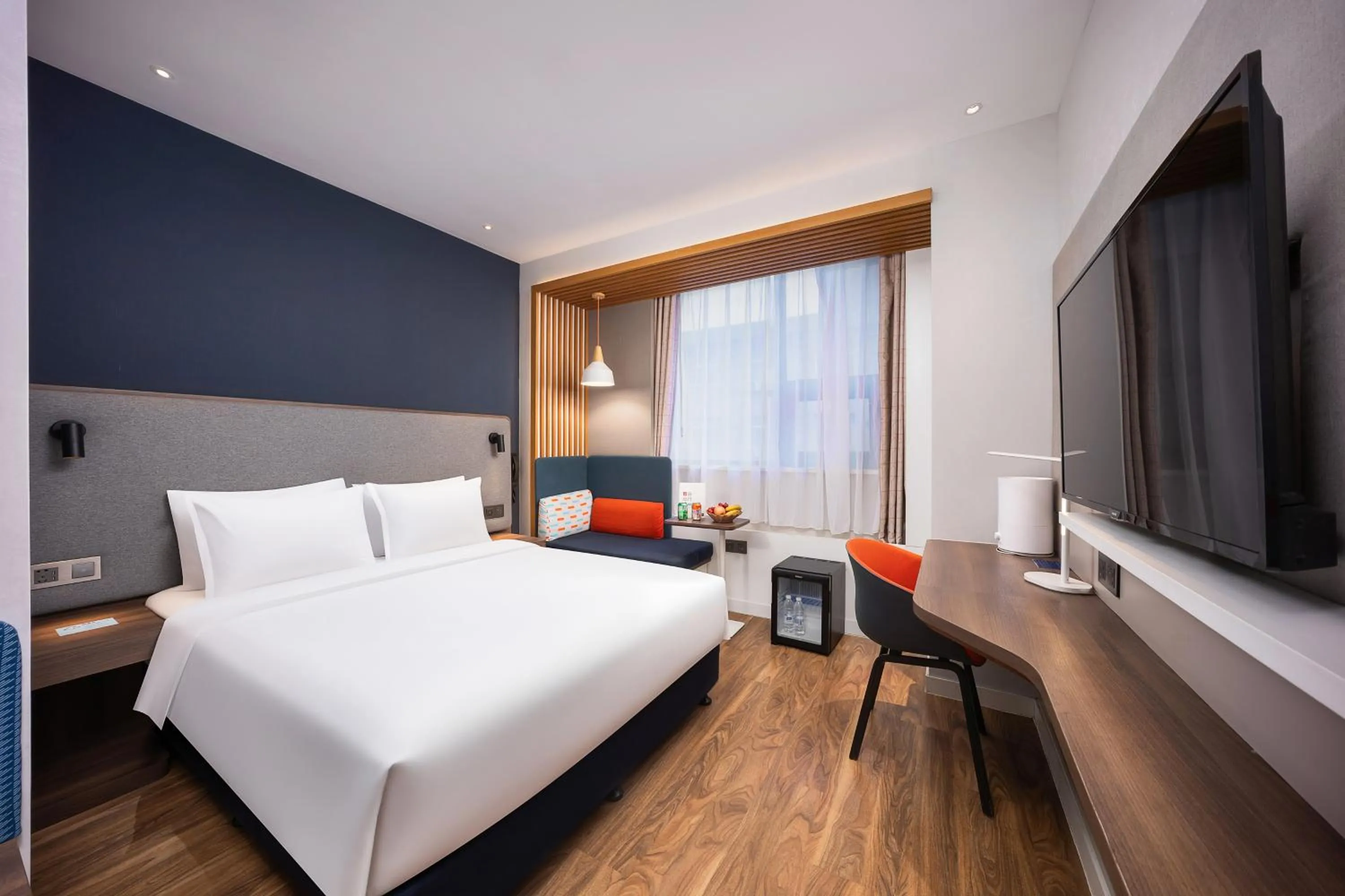 Bed in Holiday Inn Express Xi'an Bell Tower by IHG