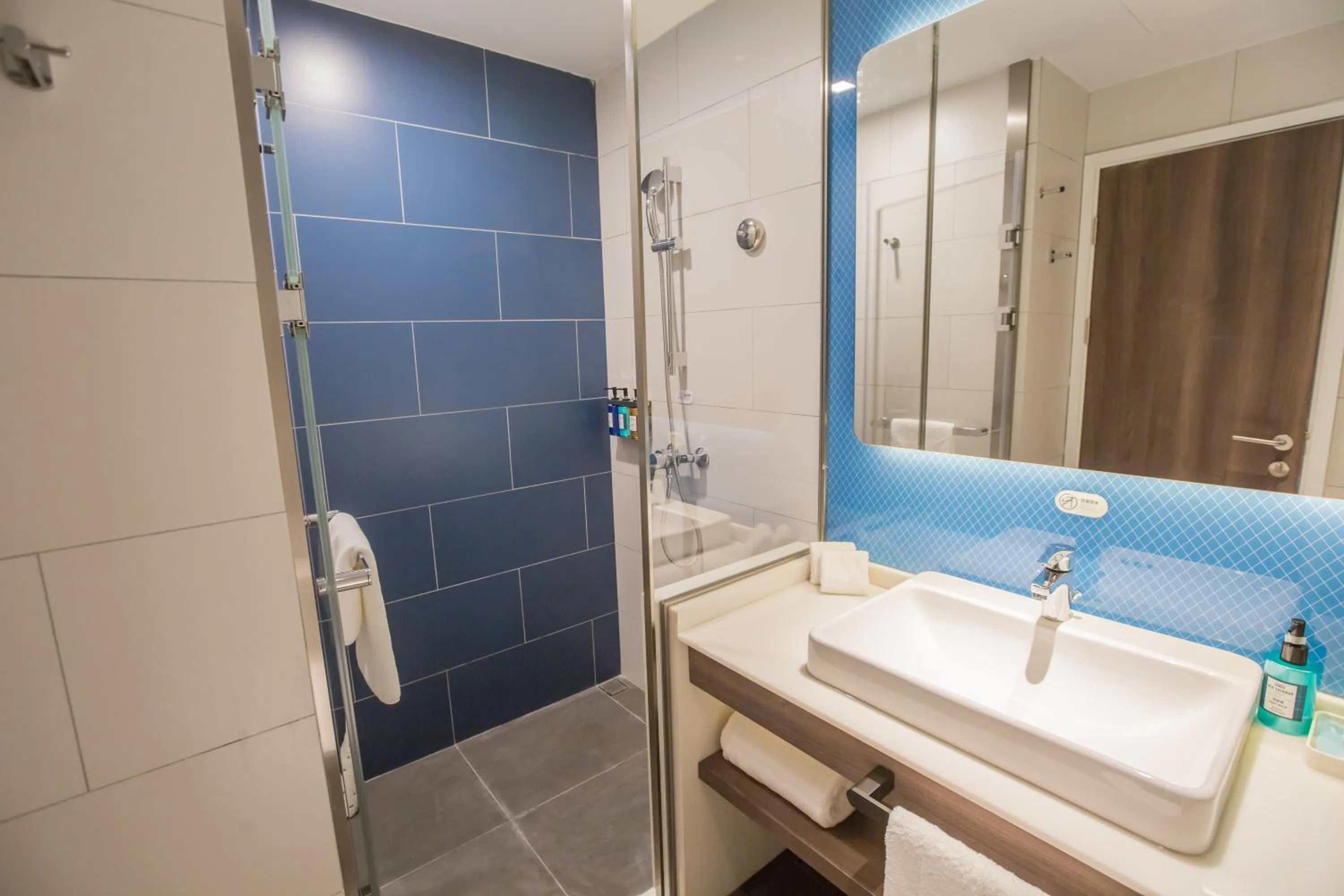 Shower in Holiday Inn Express Xi'an Bell Tower by IHG