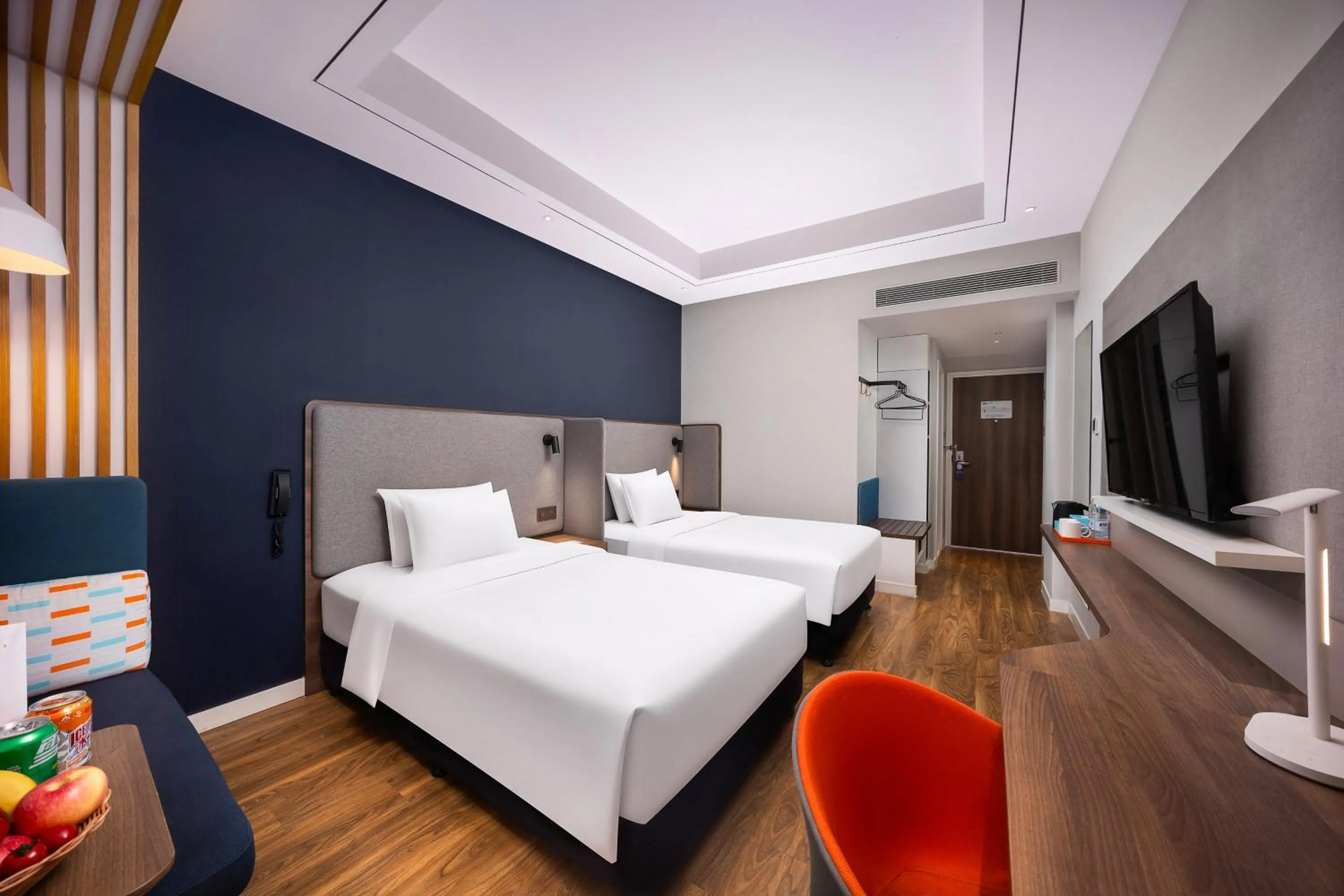 Bed in Holiday Inn Express Xi'an Bell Tower by IHG