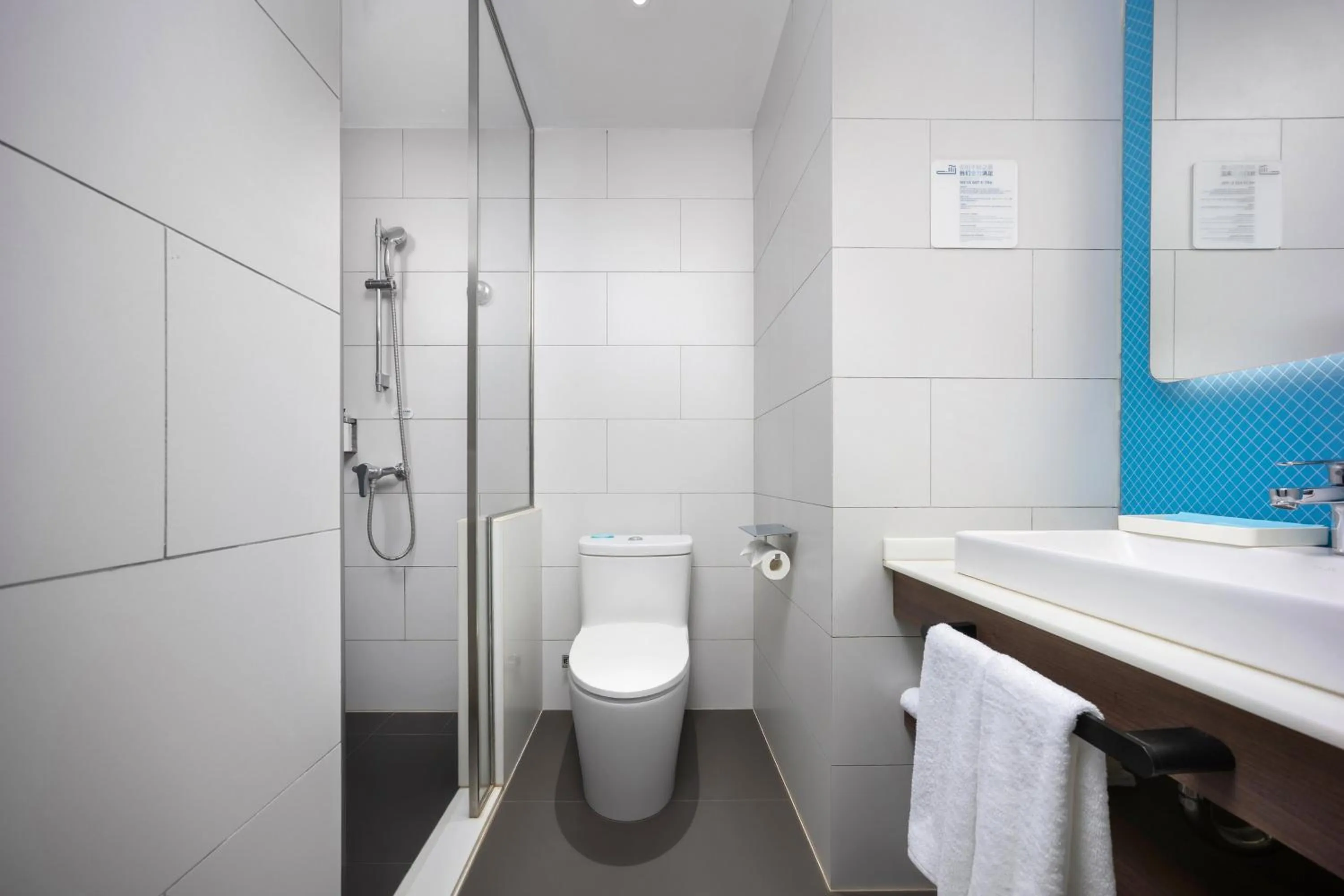 Shower in Holiday Inn Express Xi'an Bell Tower by IHG