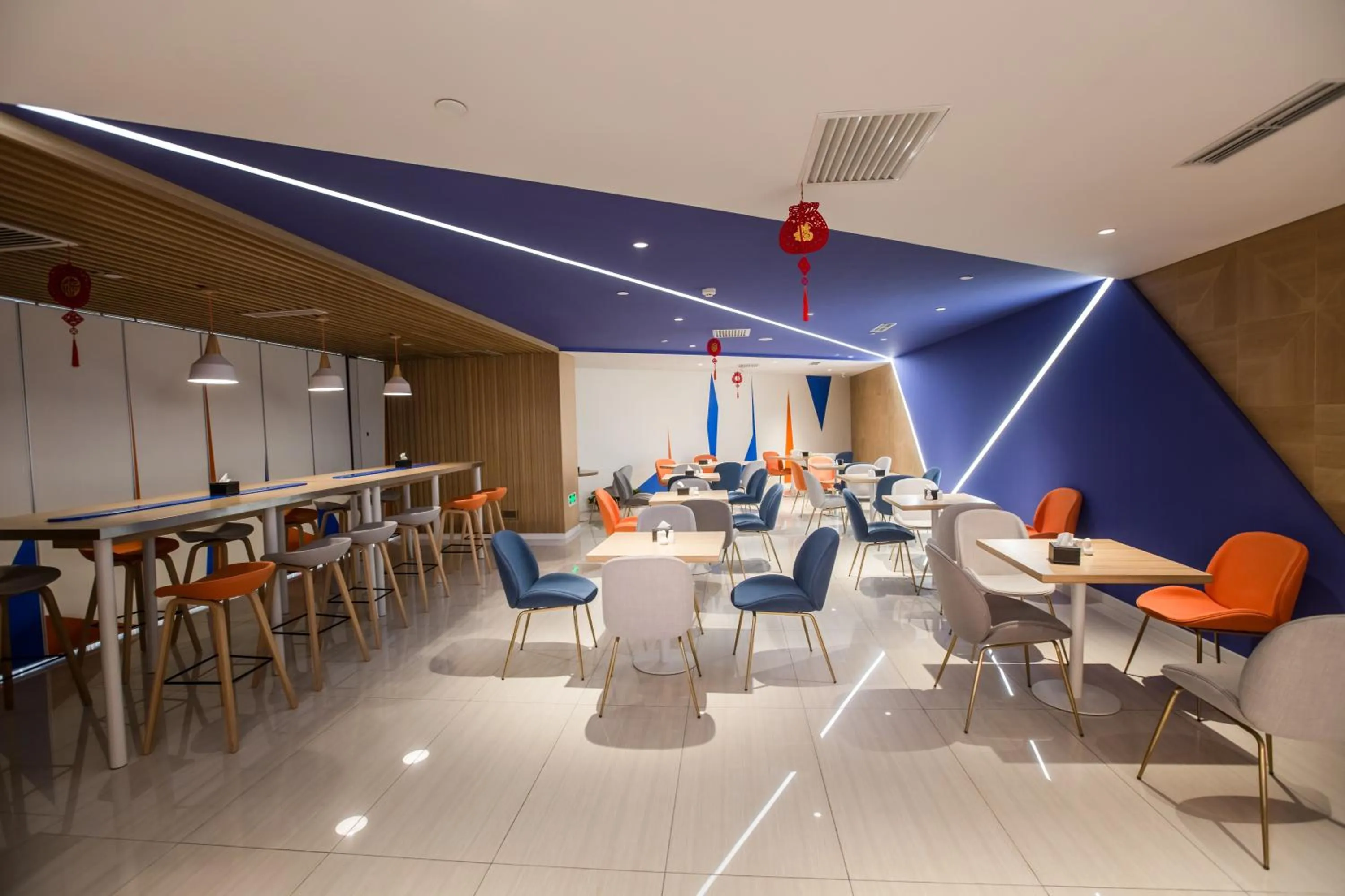 Property building in Holiday Inn Express Xi'an Bell Tower by IHG