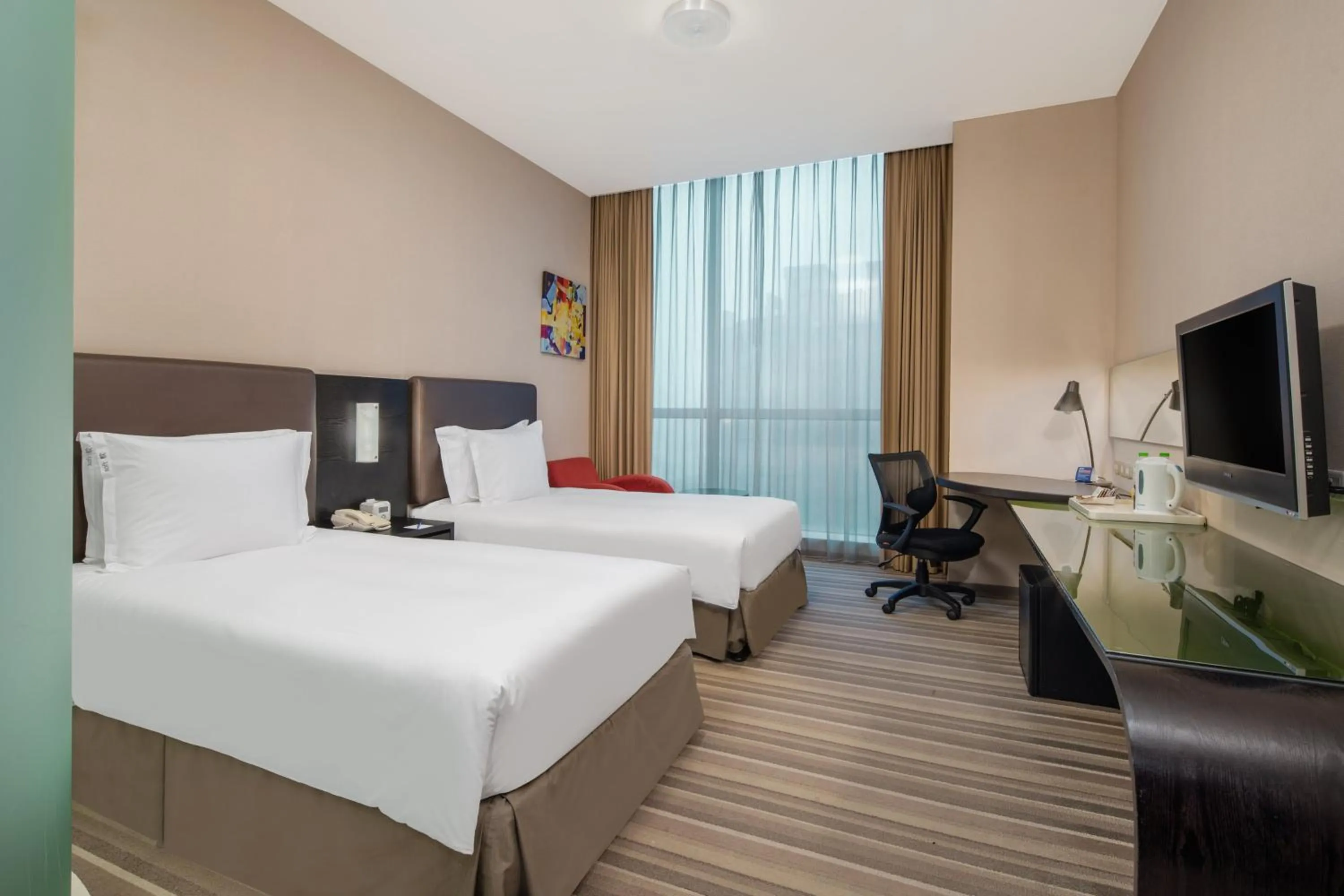 Photo of the whole room, Bed in Holiday Inn Express Taichung Park by IHG