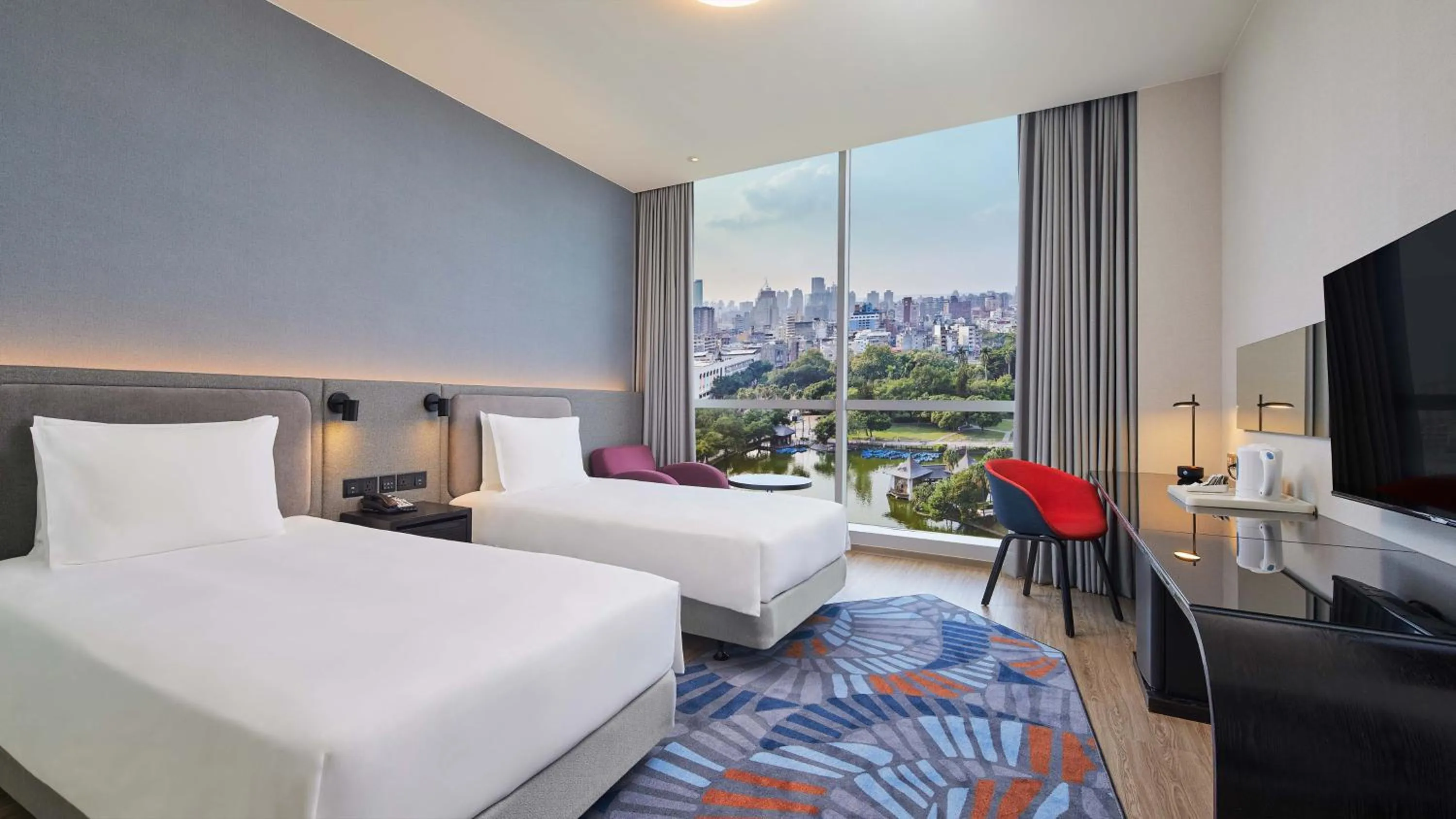 Bedroom, Bed in Holiday Inn Express Taichung Park by IHG