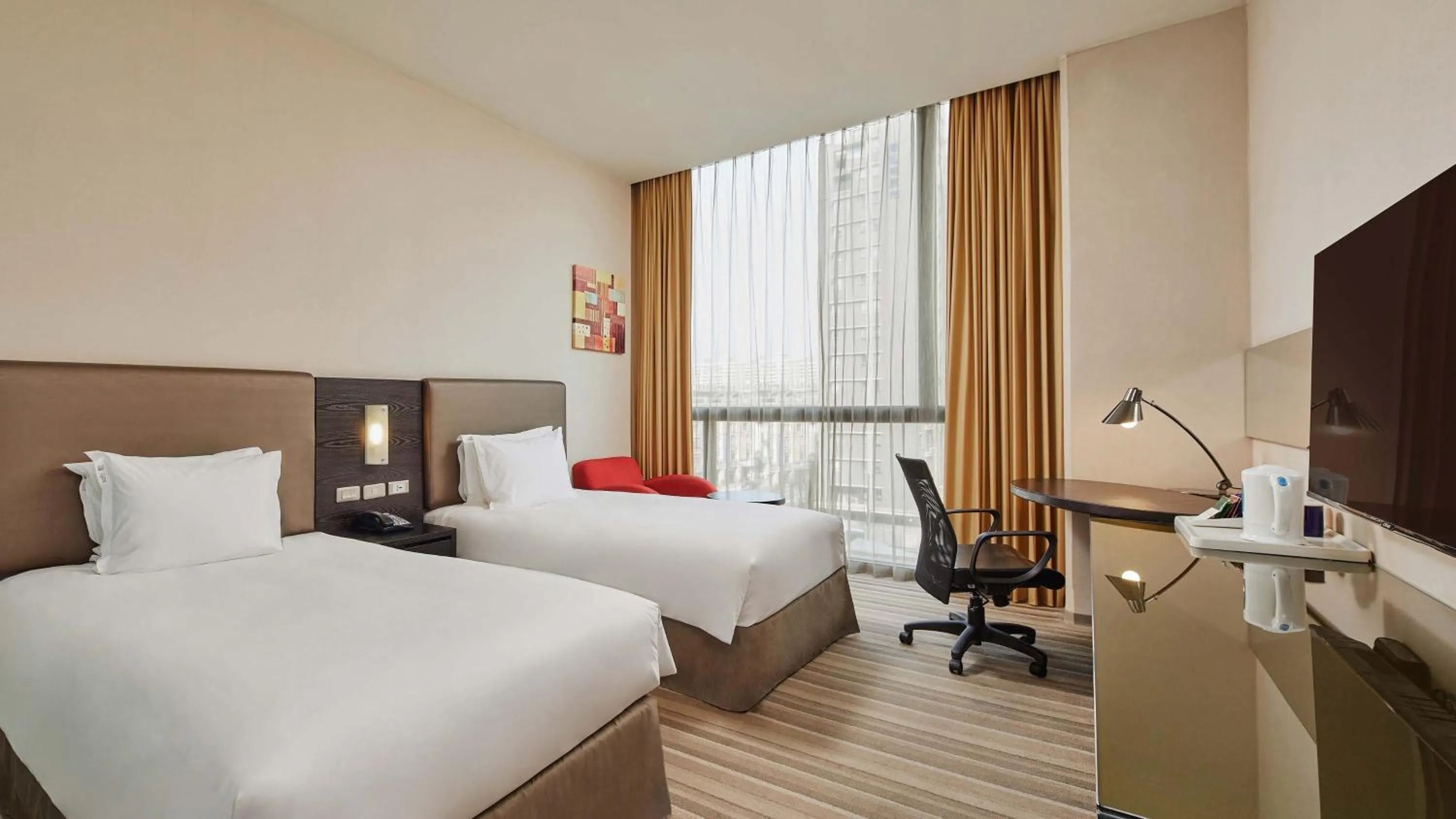 Photo of the whole room, Bed in Holiday Inn Express Taichung Park by IHG