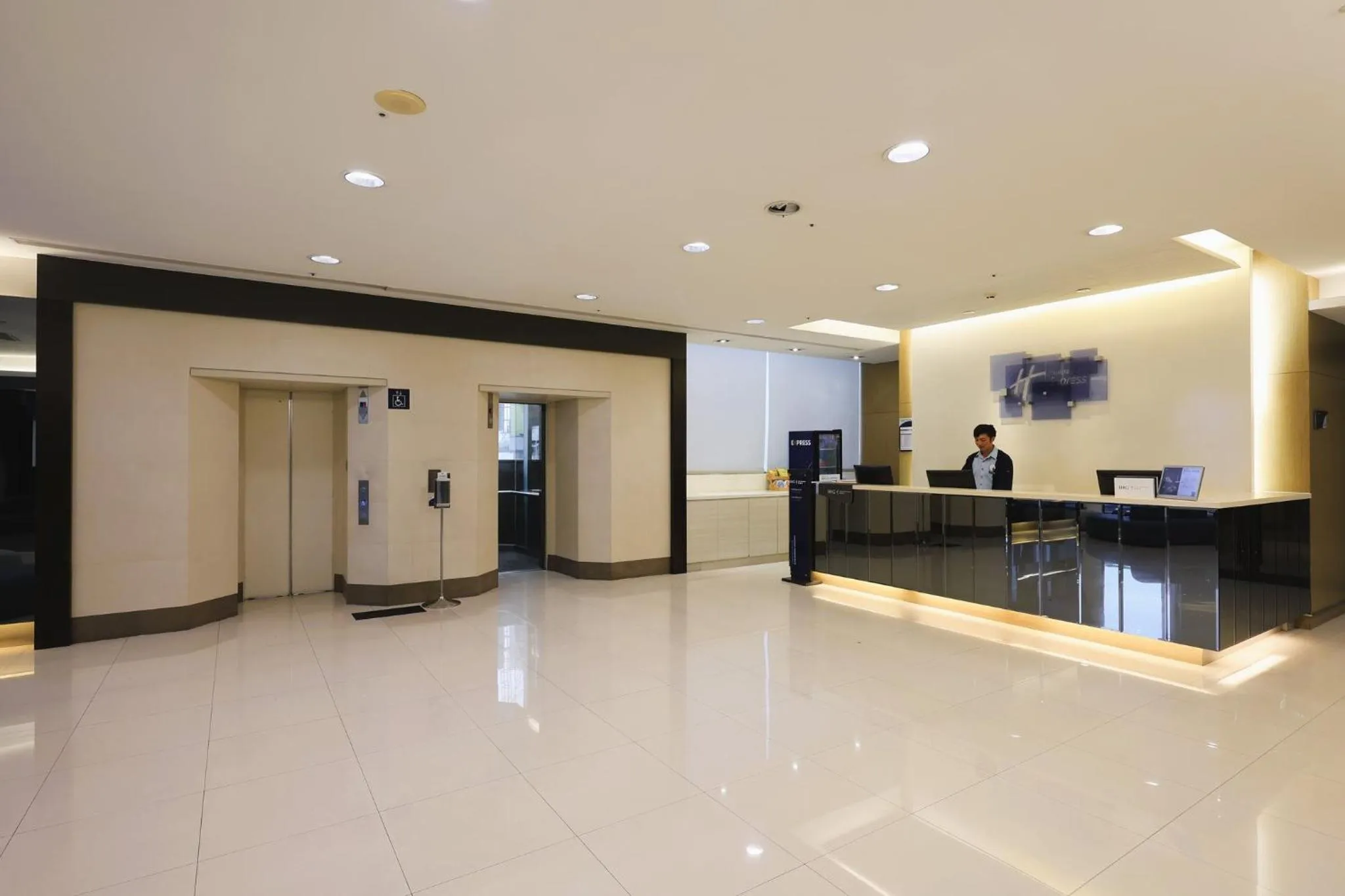 Property building in Holiday Inn Express Taichung Park by IHG