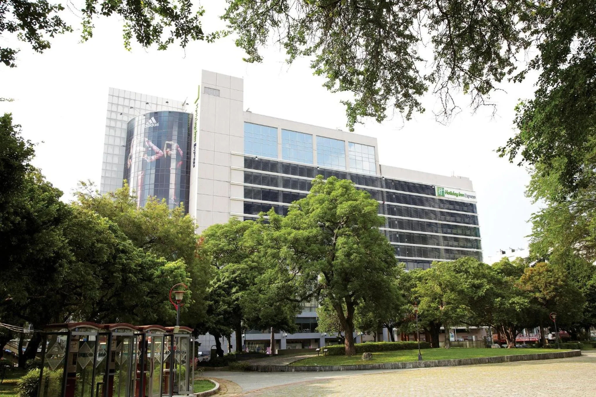 Property building in Holiday Inn Express Taichung Park by IHG