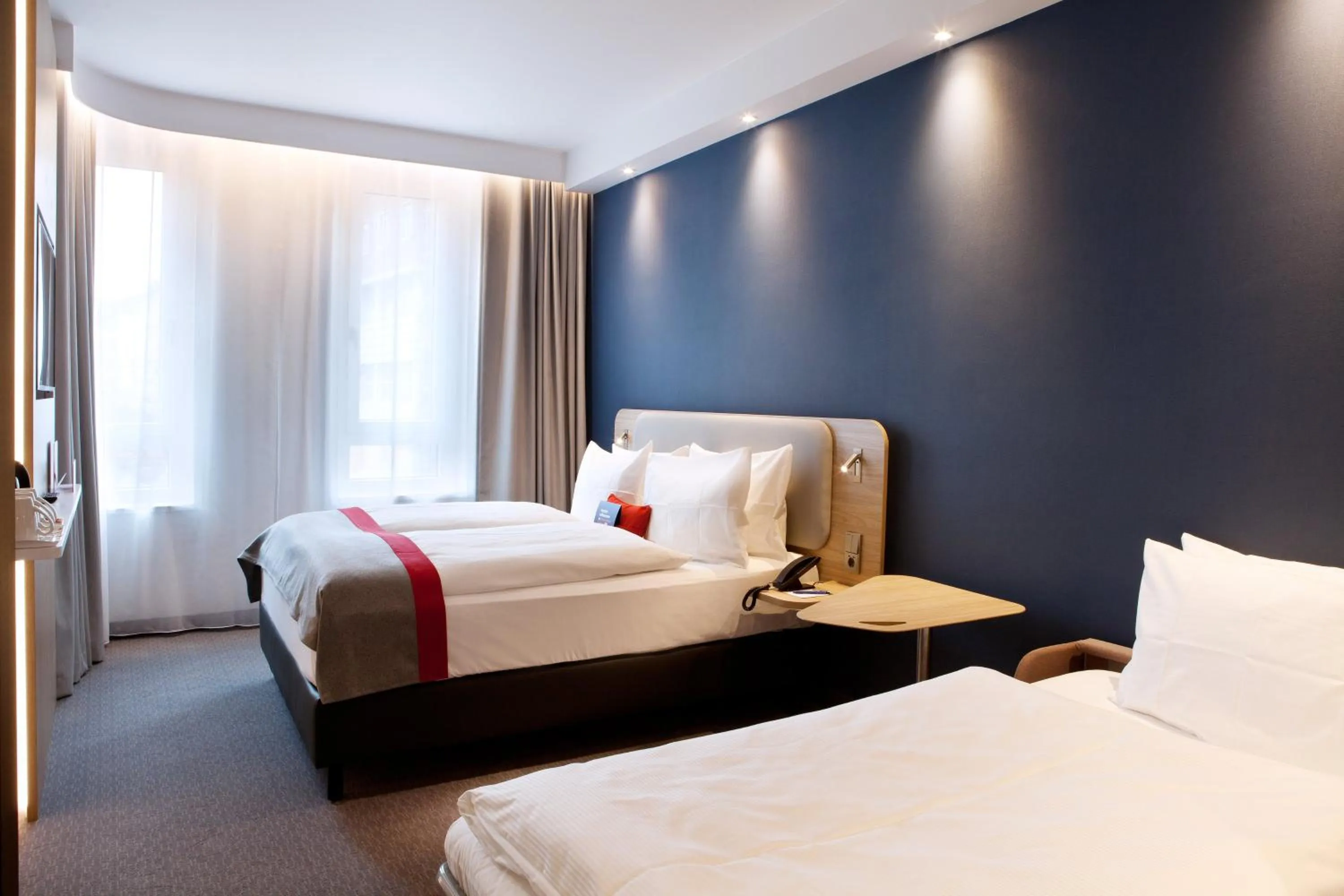 Photo of the whole room, Bed in Holiday Inn Express - Mülheim - Ruhr by IHG