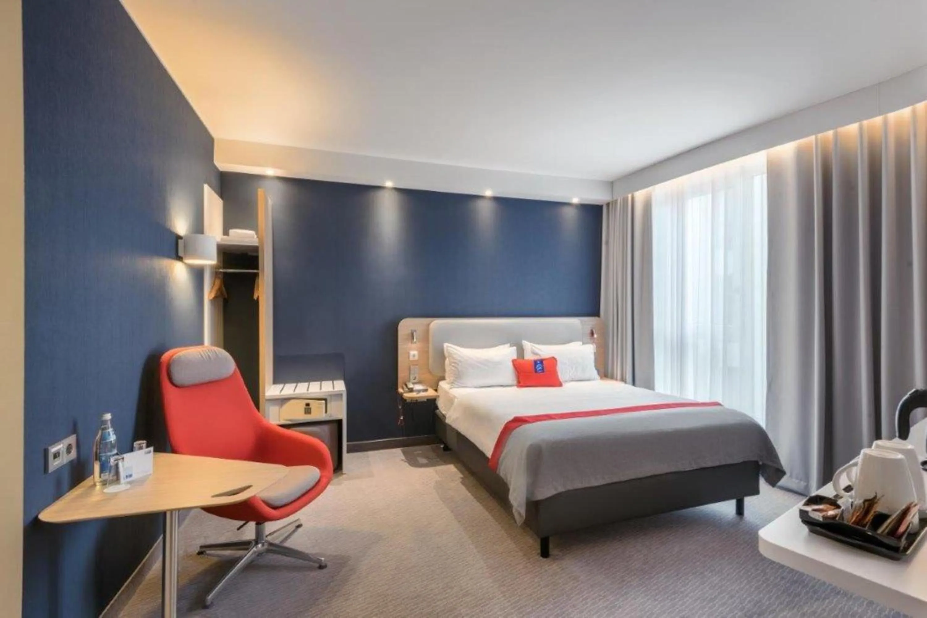 Photo of the whole room, Bed in Holiday Inn Express - Mülheim - Ruhr by IHG
