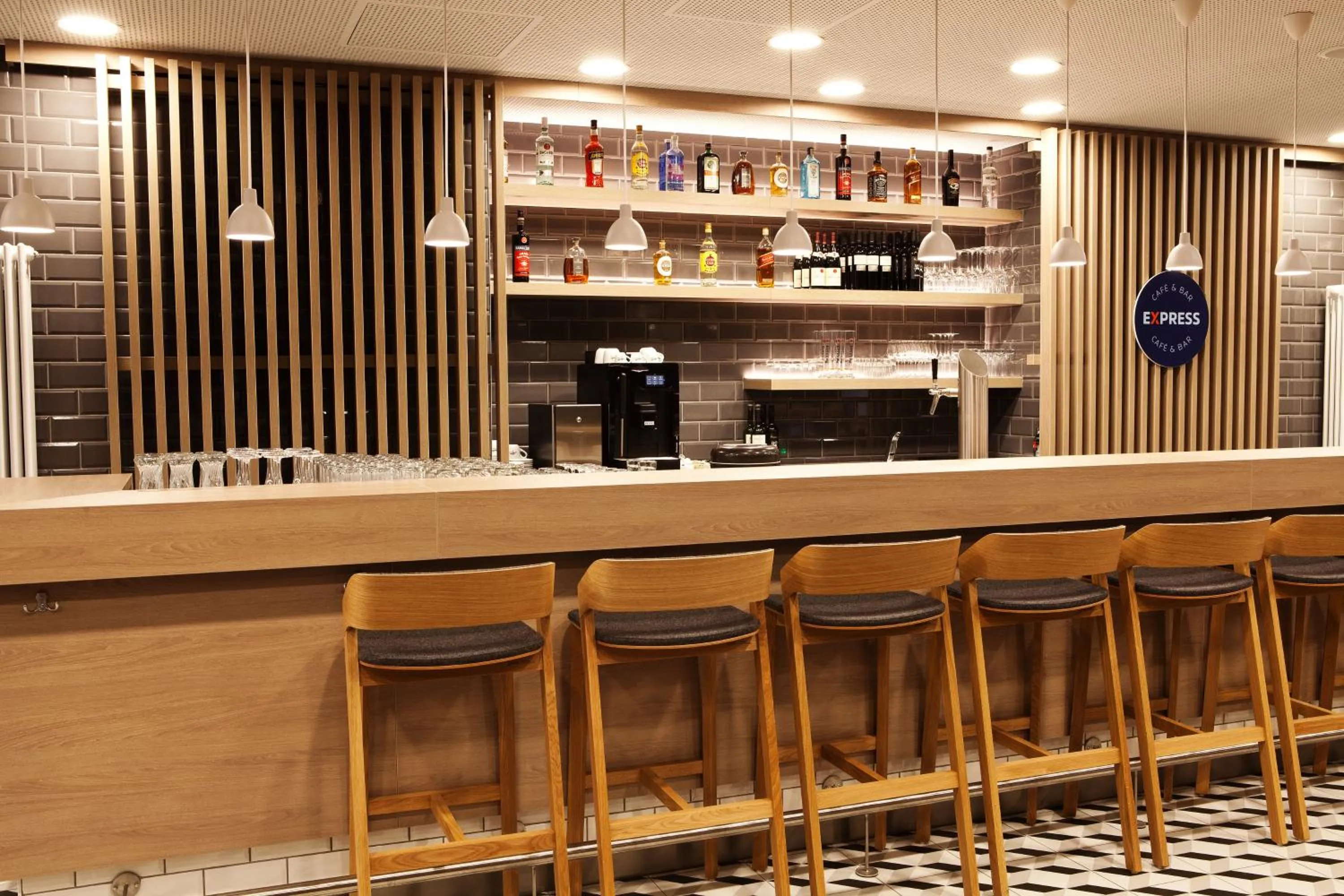 Lounge or bar in Holiday Inn Express - Mülheim - Ruhr by IHG