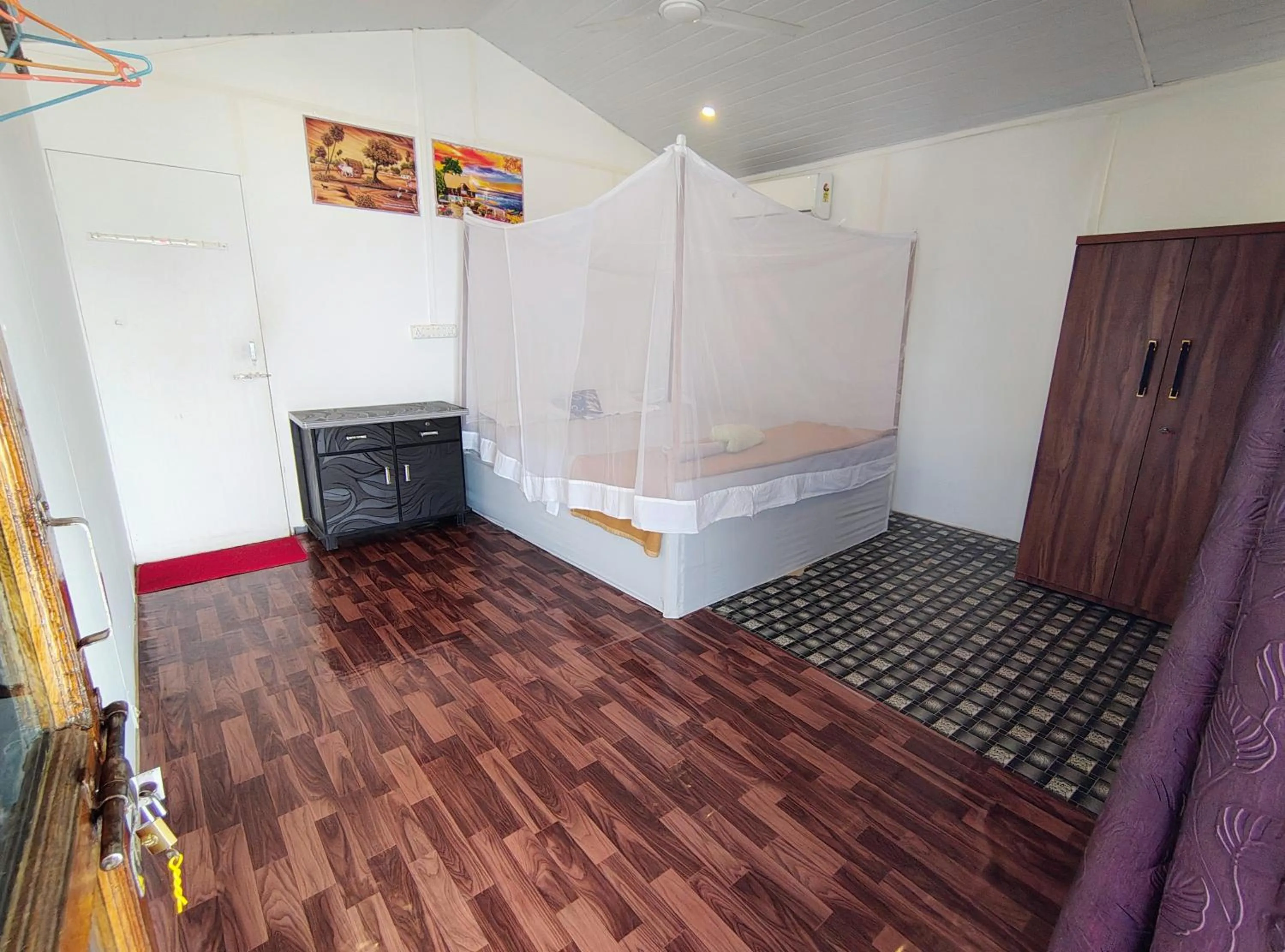 Photo of the whole room in Mountain Palm patnem beach