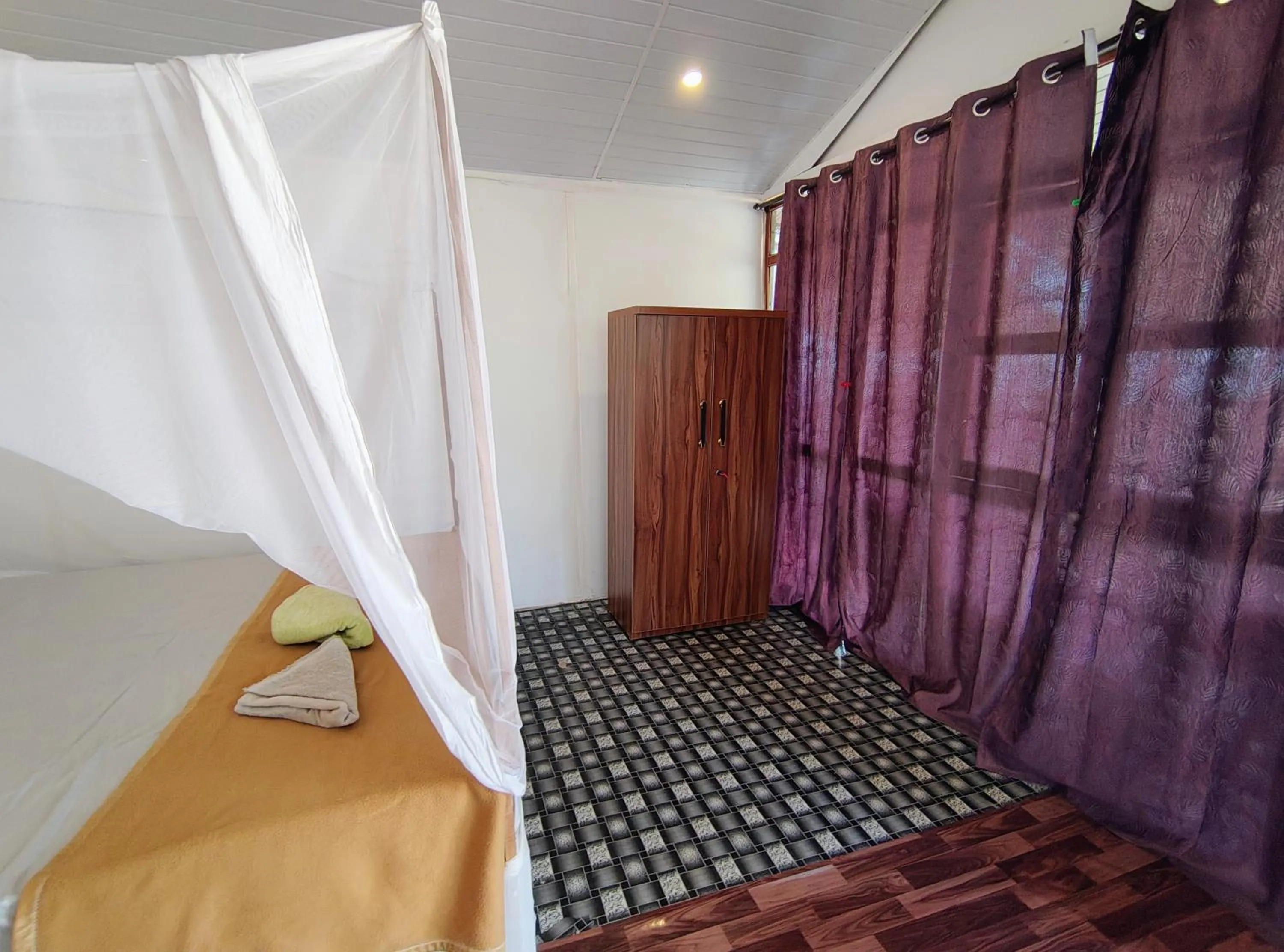 Bedroom, Bed in Mountain Palm patnem beach