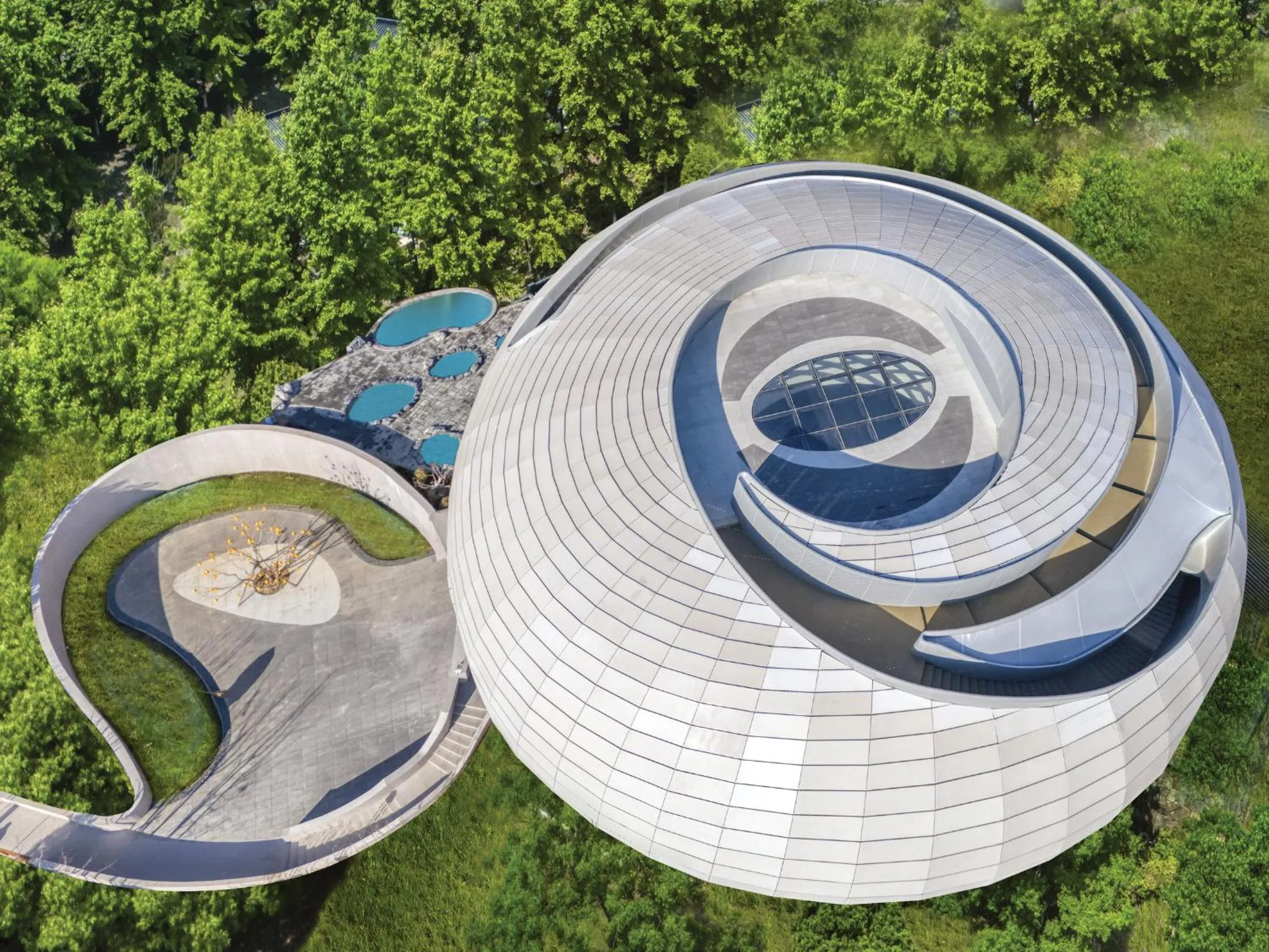 Balcony/Terrace in Crowne Plaza Zunhua Hot Spring Town by IHG