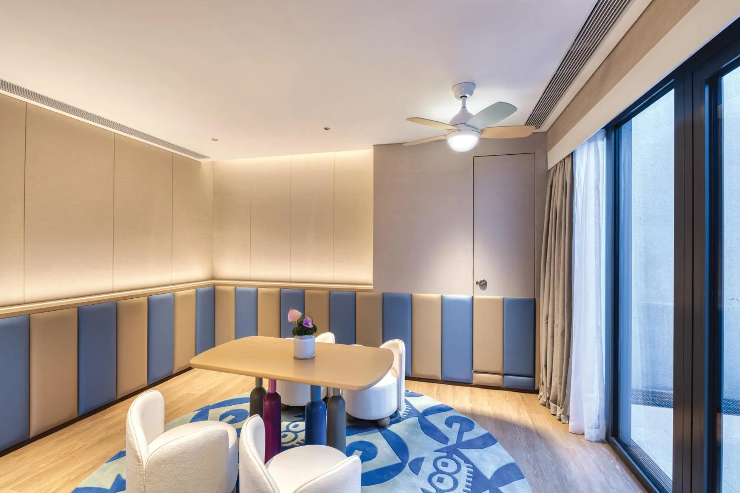 Bed in Crowne Plaza Zunhua Hot Spring Town by IHG