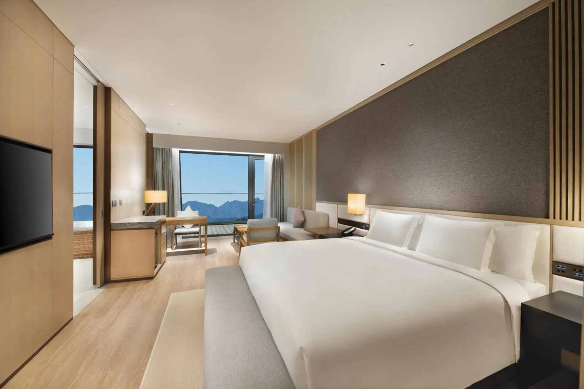 Bed in Crowne Plaza Zunhua Hot Spring Town by IHG