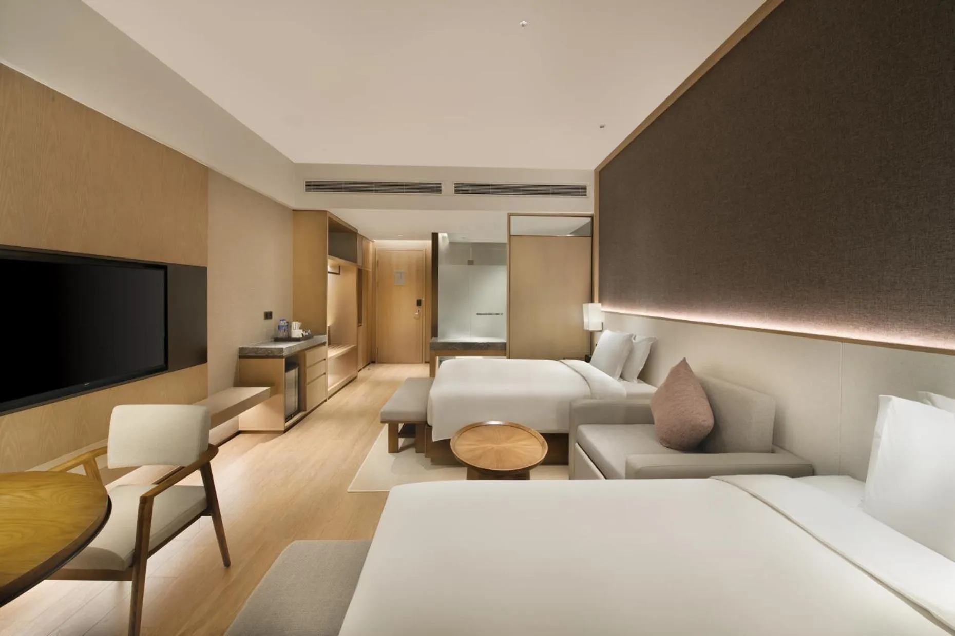 Photo of the whole room, Bed in Crowne Plaza Zunhua Hot Spring Town by IHG