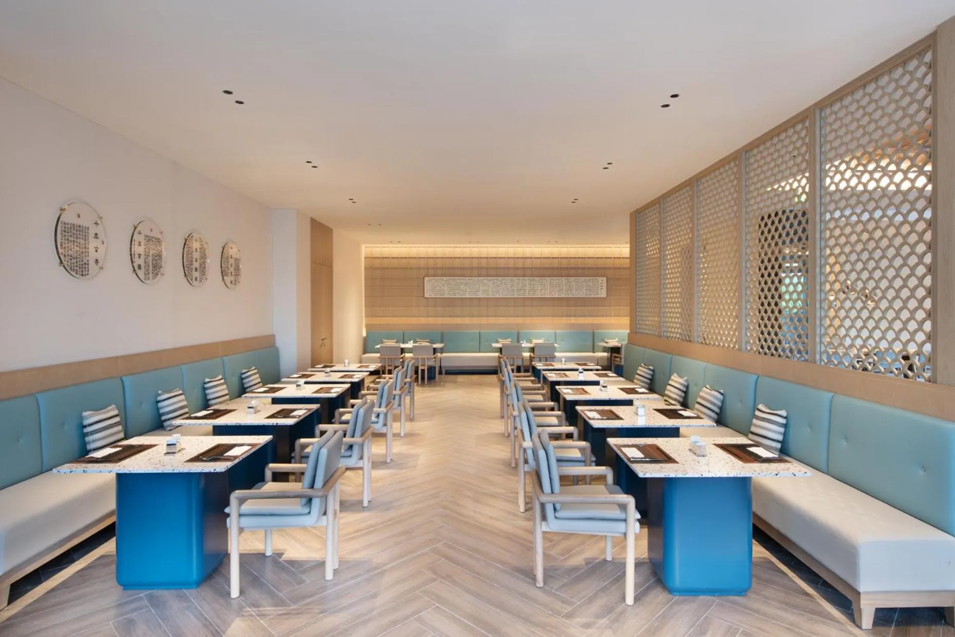 Restaurant/places to eat in Crowne Plaza Zunhua Hot Spring Town by IHG