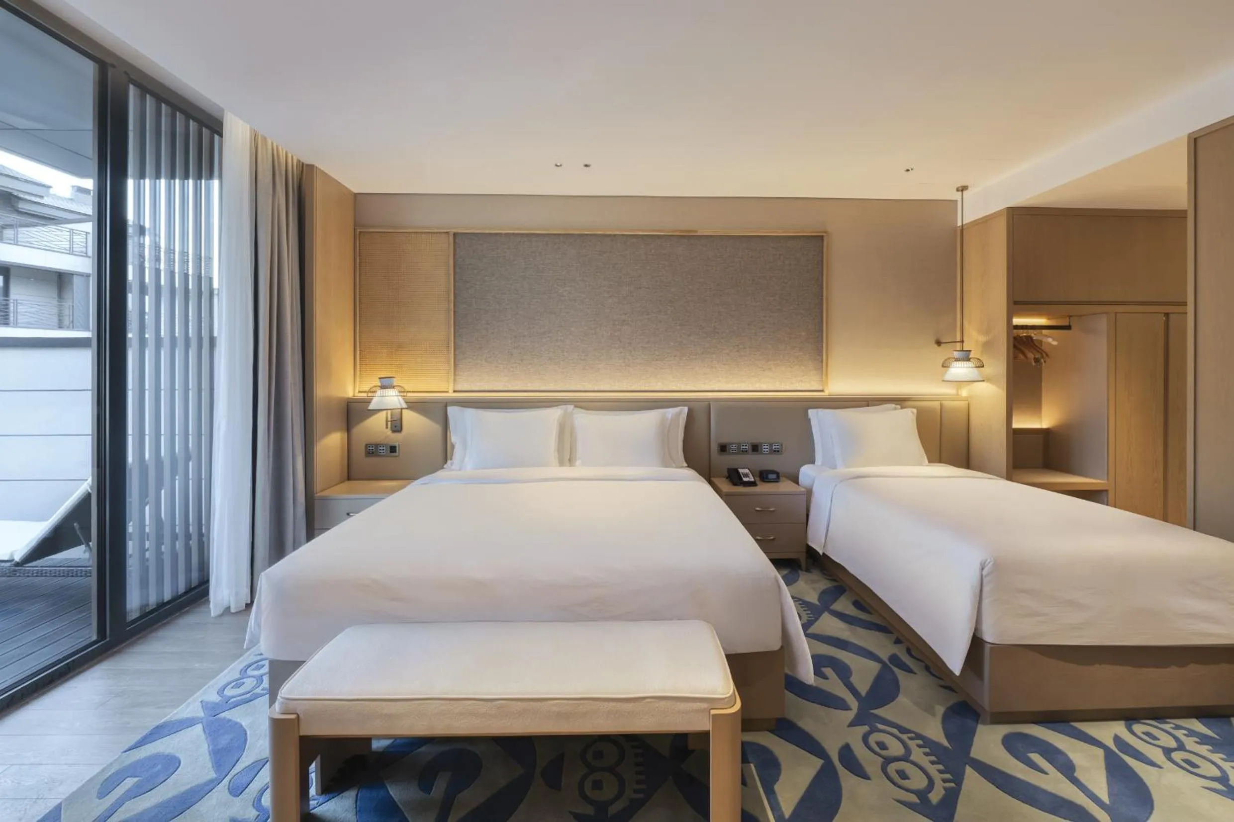 Bed in Crowne Plaza Zunhua Hot Spring Town by IHG