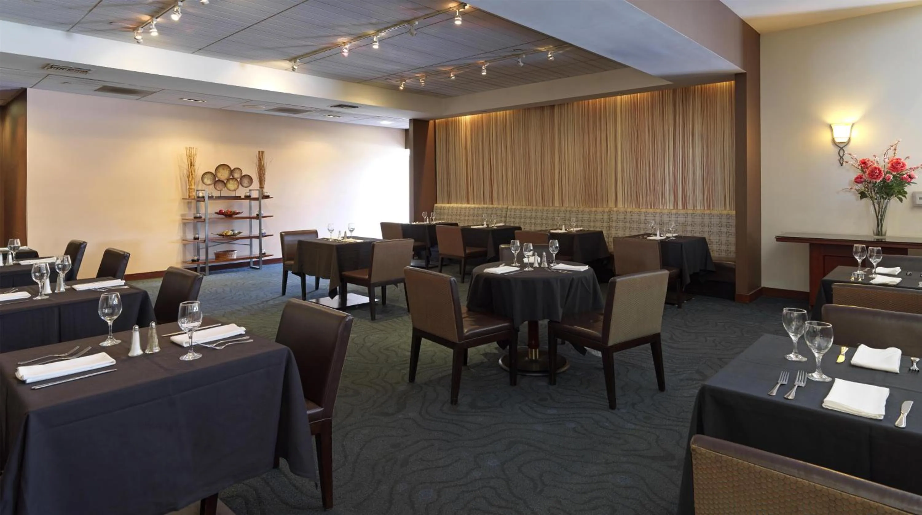 Restaurant/places to eat in Ontario Airport Hotel & Conference Center