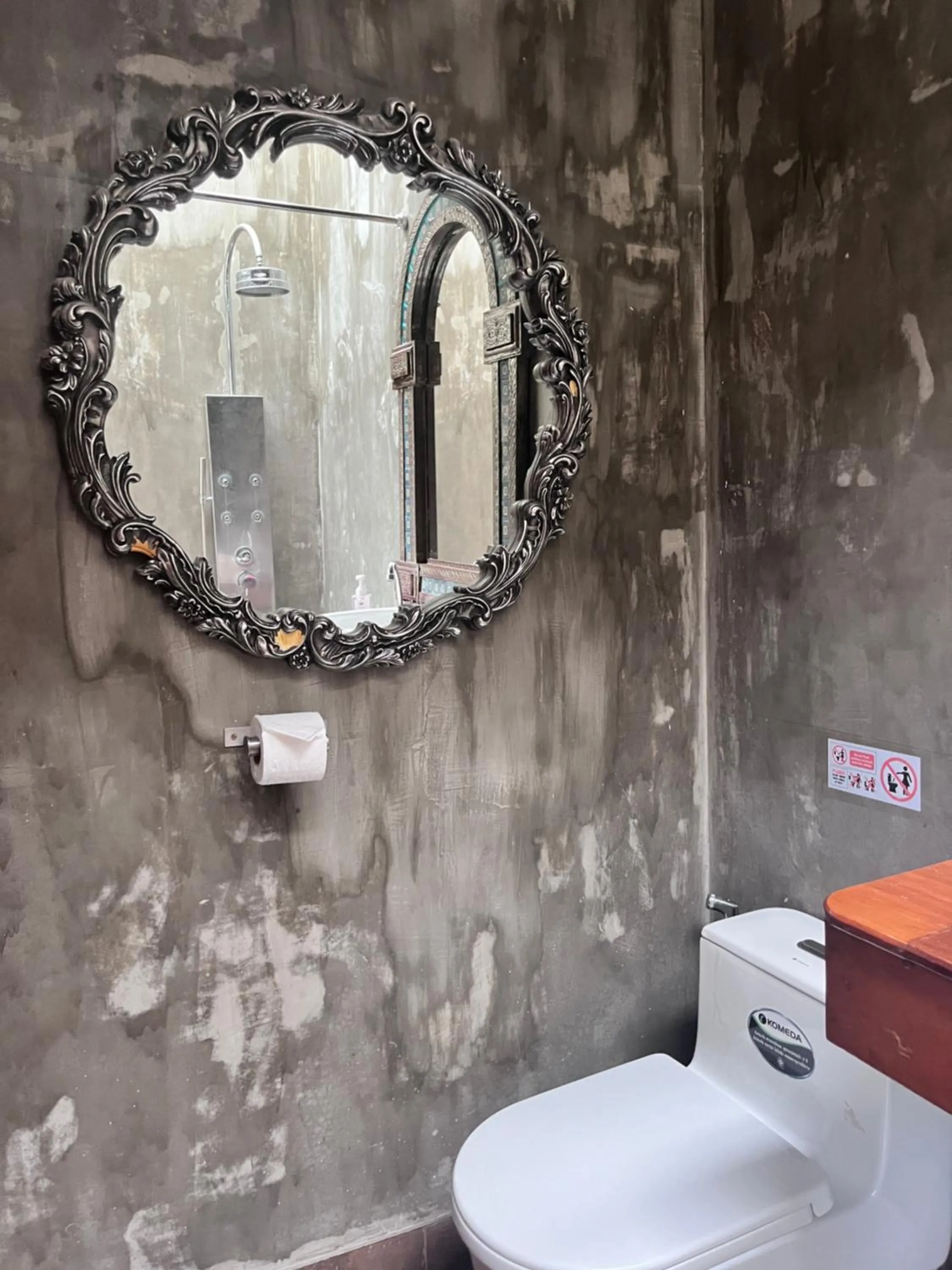 Toilet in Villa Thapae