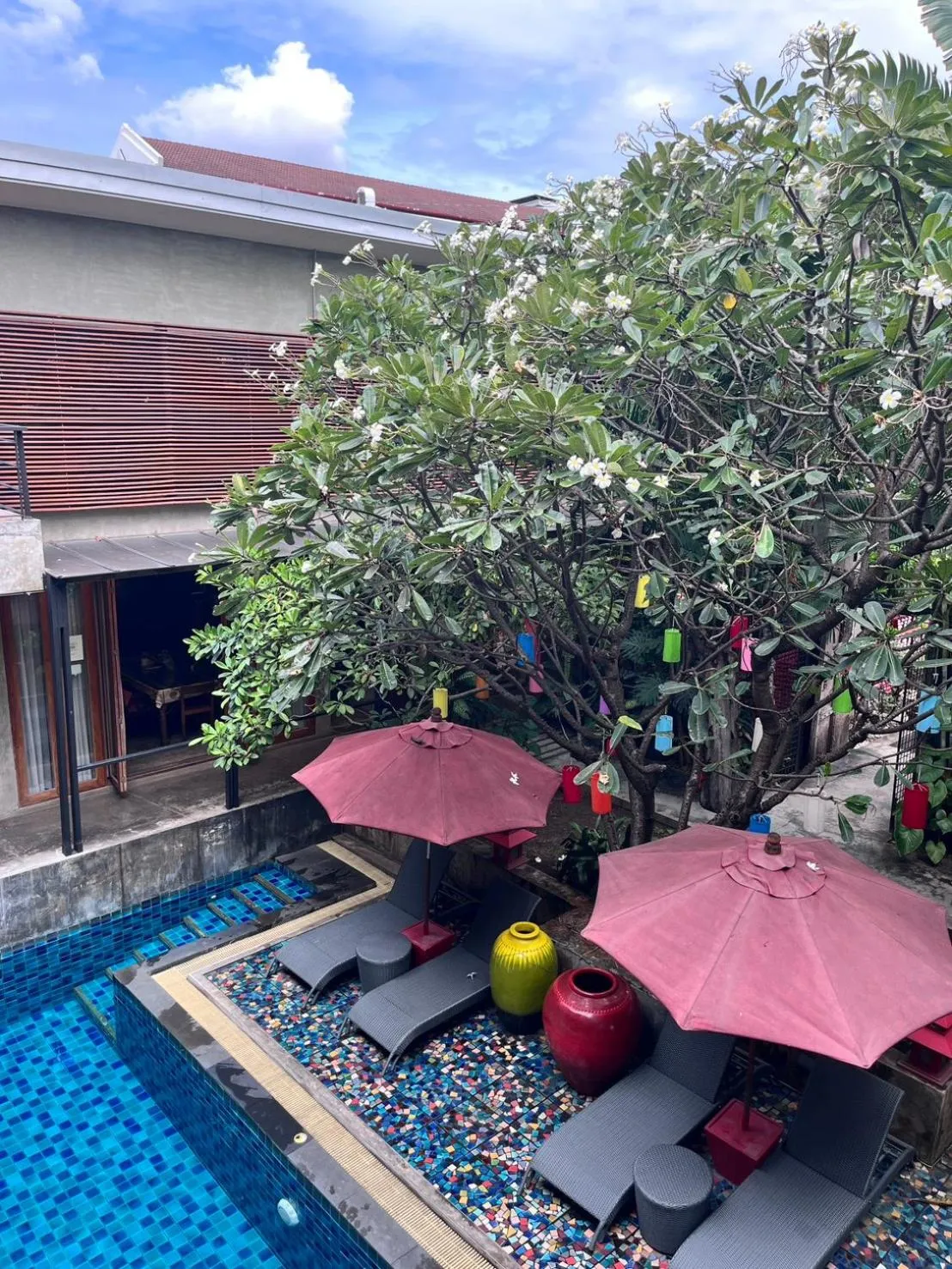 Property building in Villa Thapae