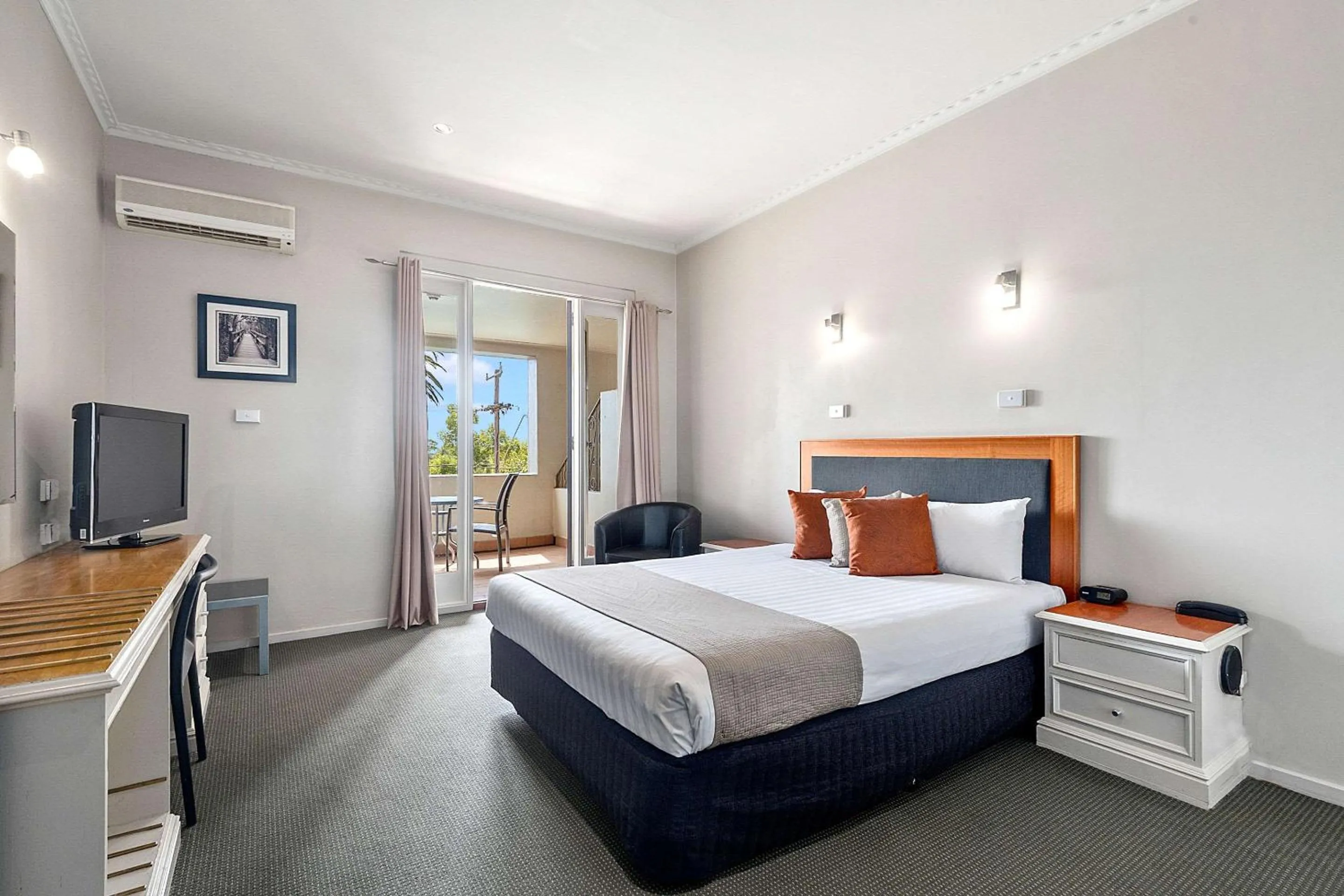 Bedroom, Bed in Quality Hotel Mildura Grand