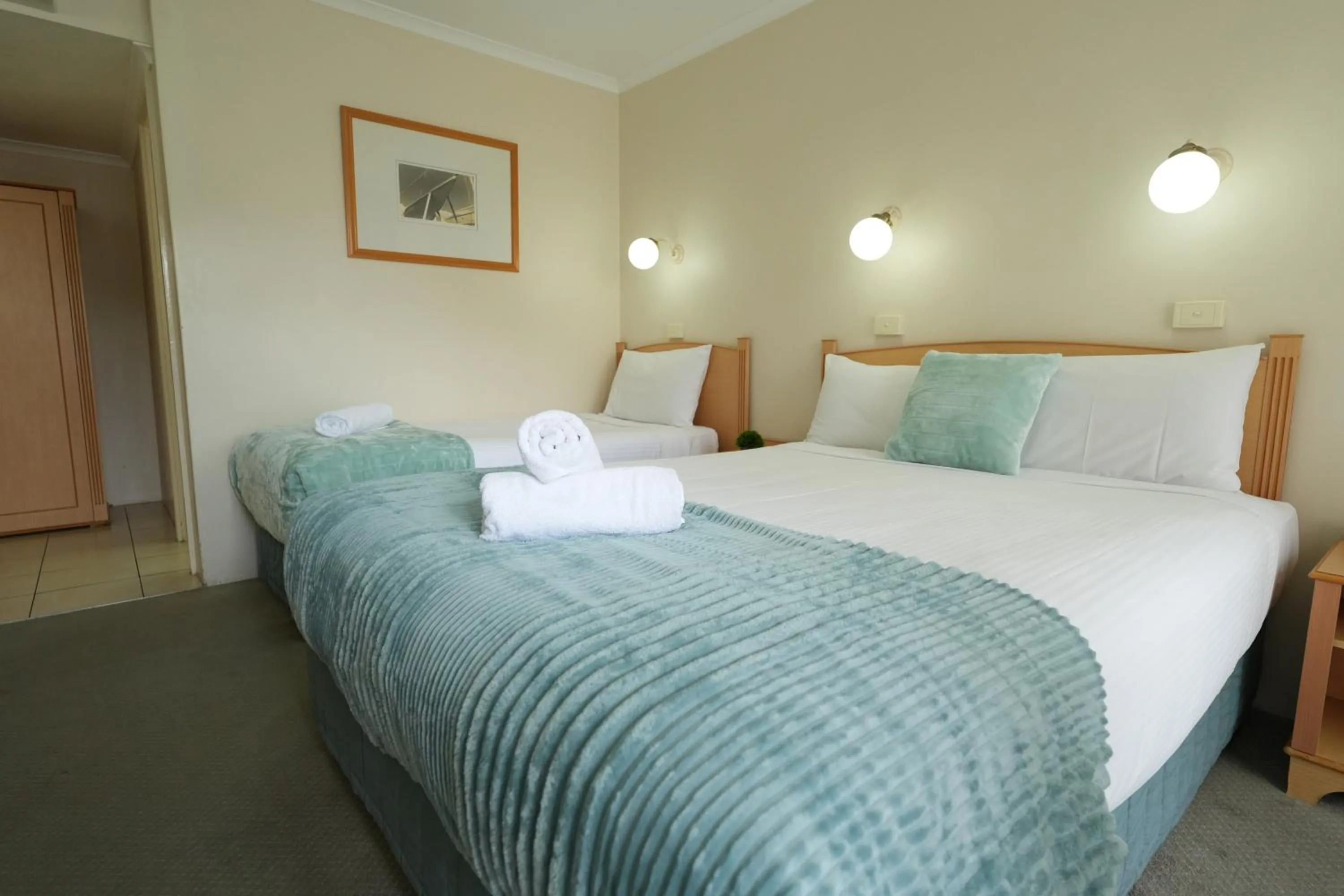 Bed in The Oxley Motel Dubbo