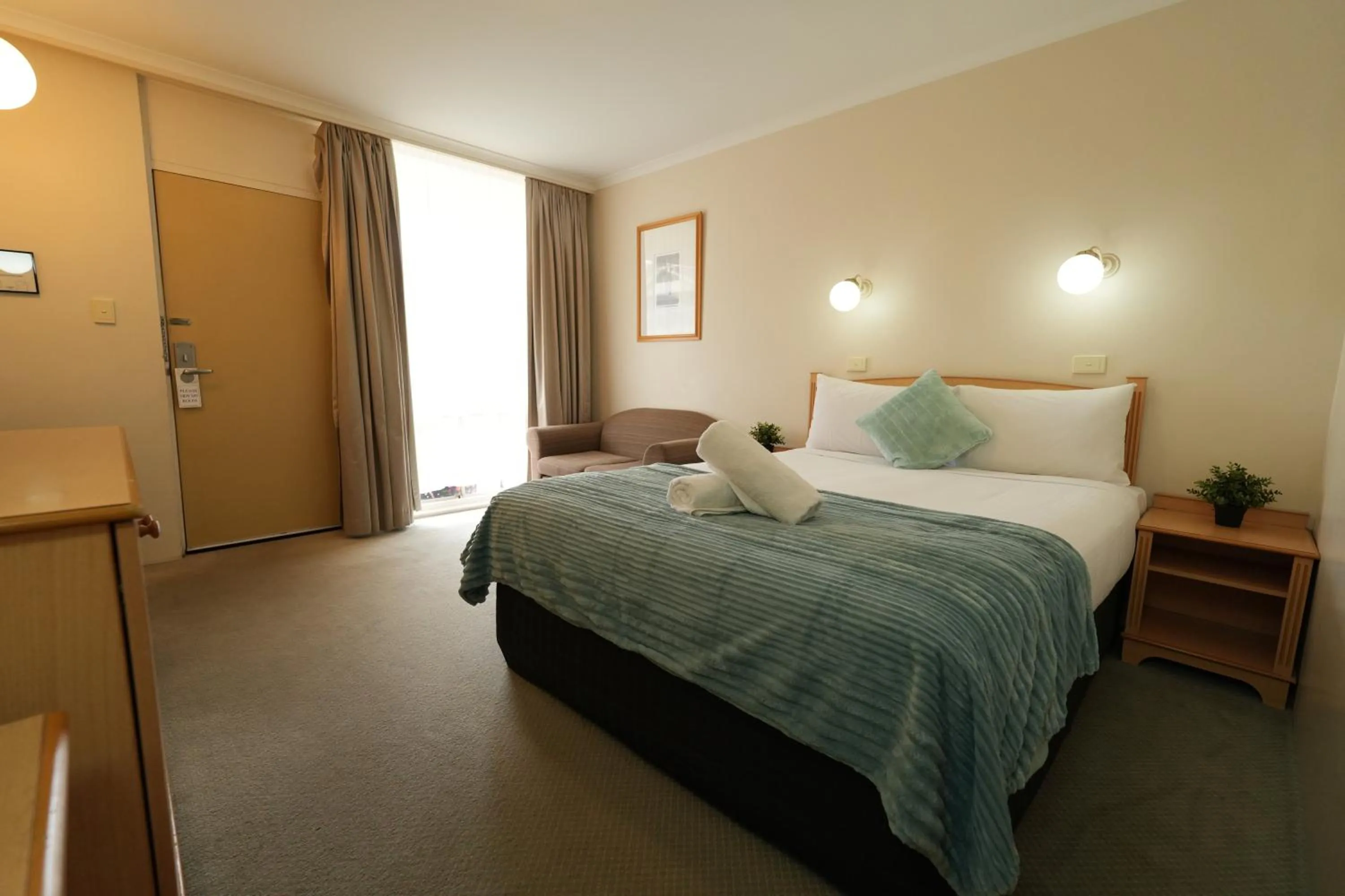 Bed in The Oxley Motel Dubbo