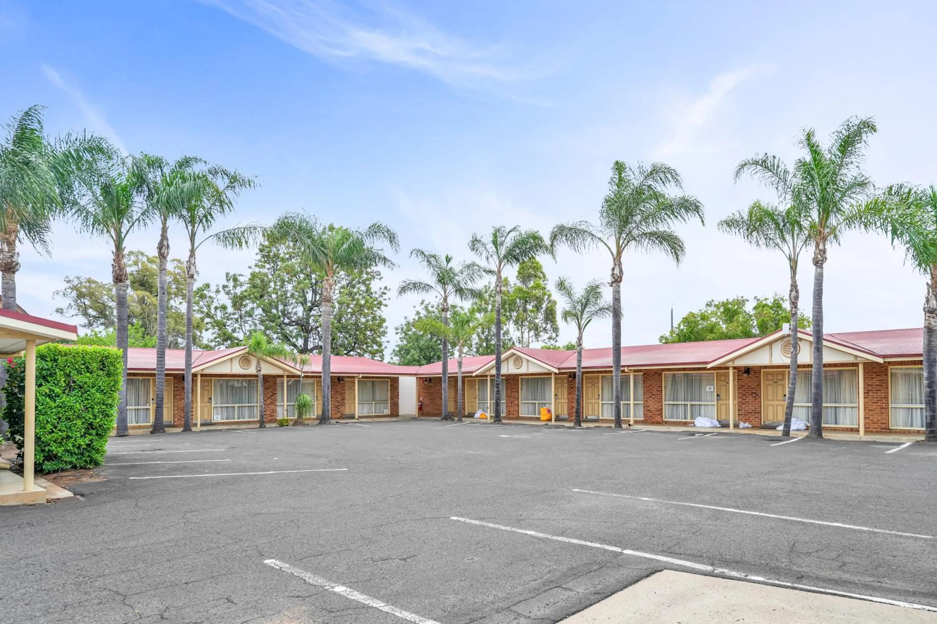 Parking in The Oxley Motel Dubbo