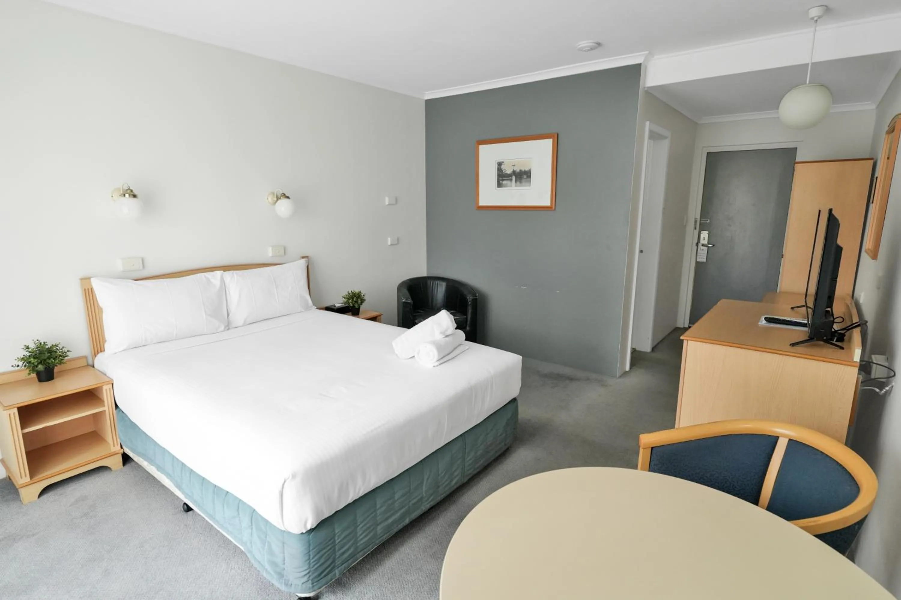 Bed in The Oxley Motel Dubbo