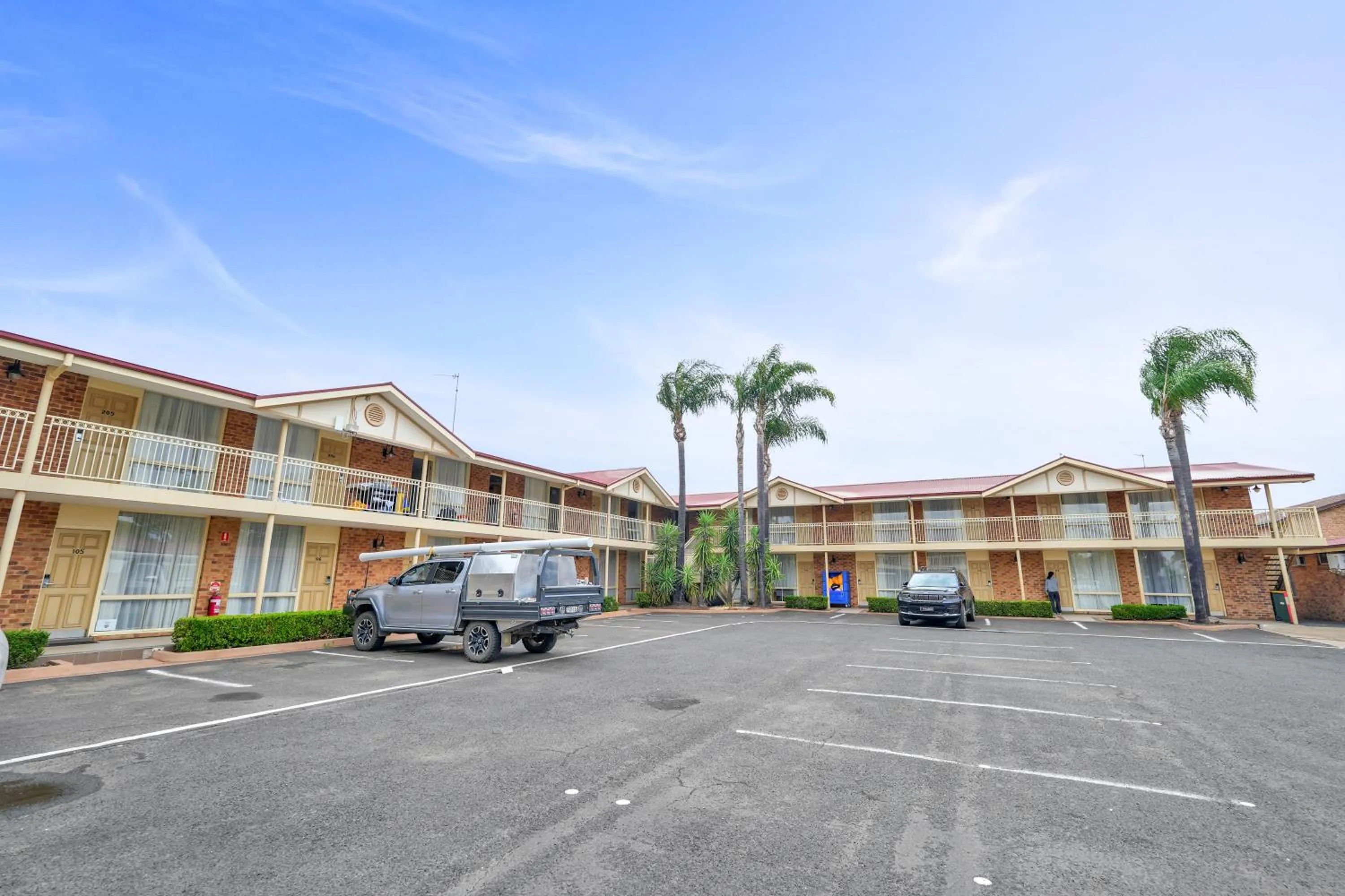 Parking in The Oxley Motel Dubbo