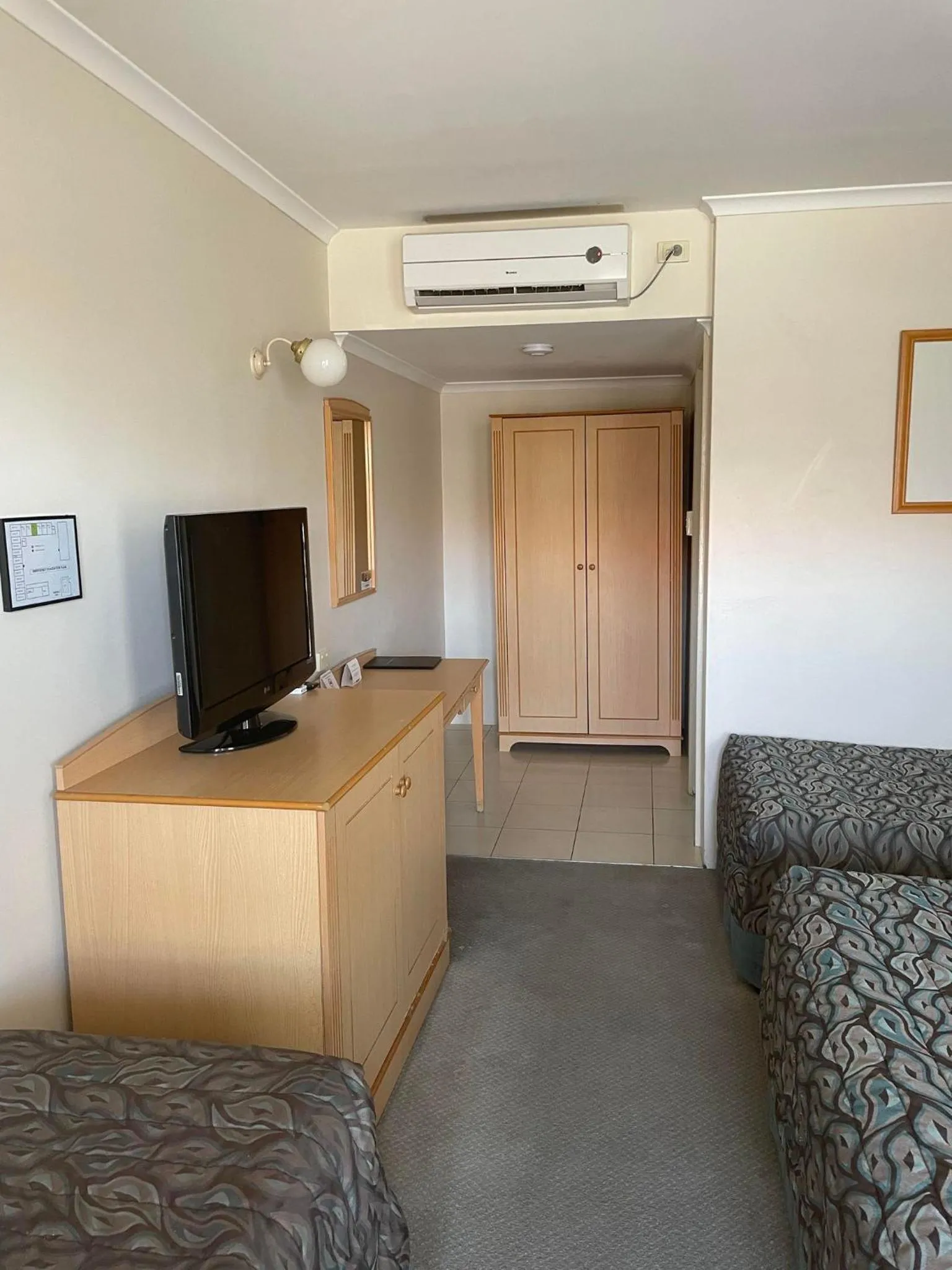 TV and multimedia in The Oxley Motel Dubbo